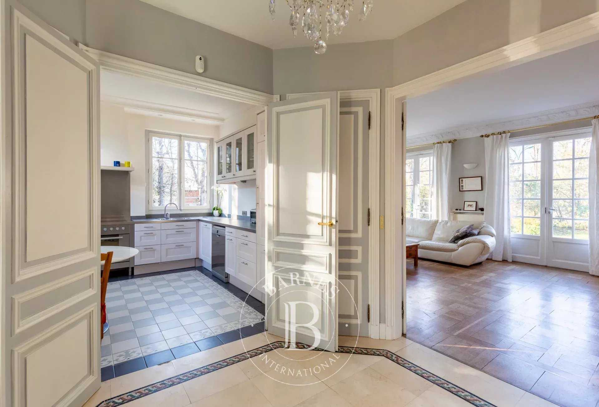 Le Vésinet  - Maison 10 Pièces 4 Chambres