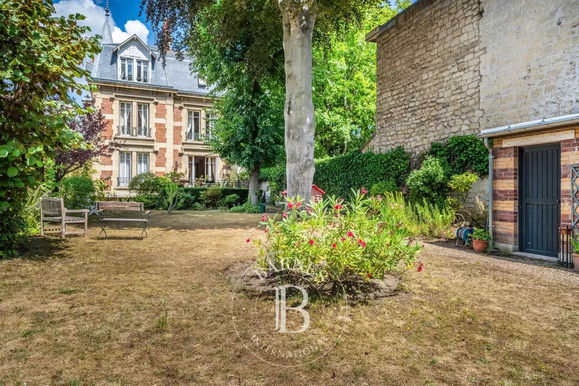 Poissy  - House 6 Bedrooms
