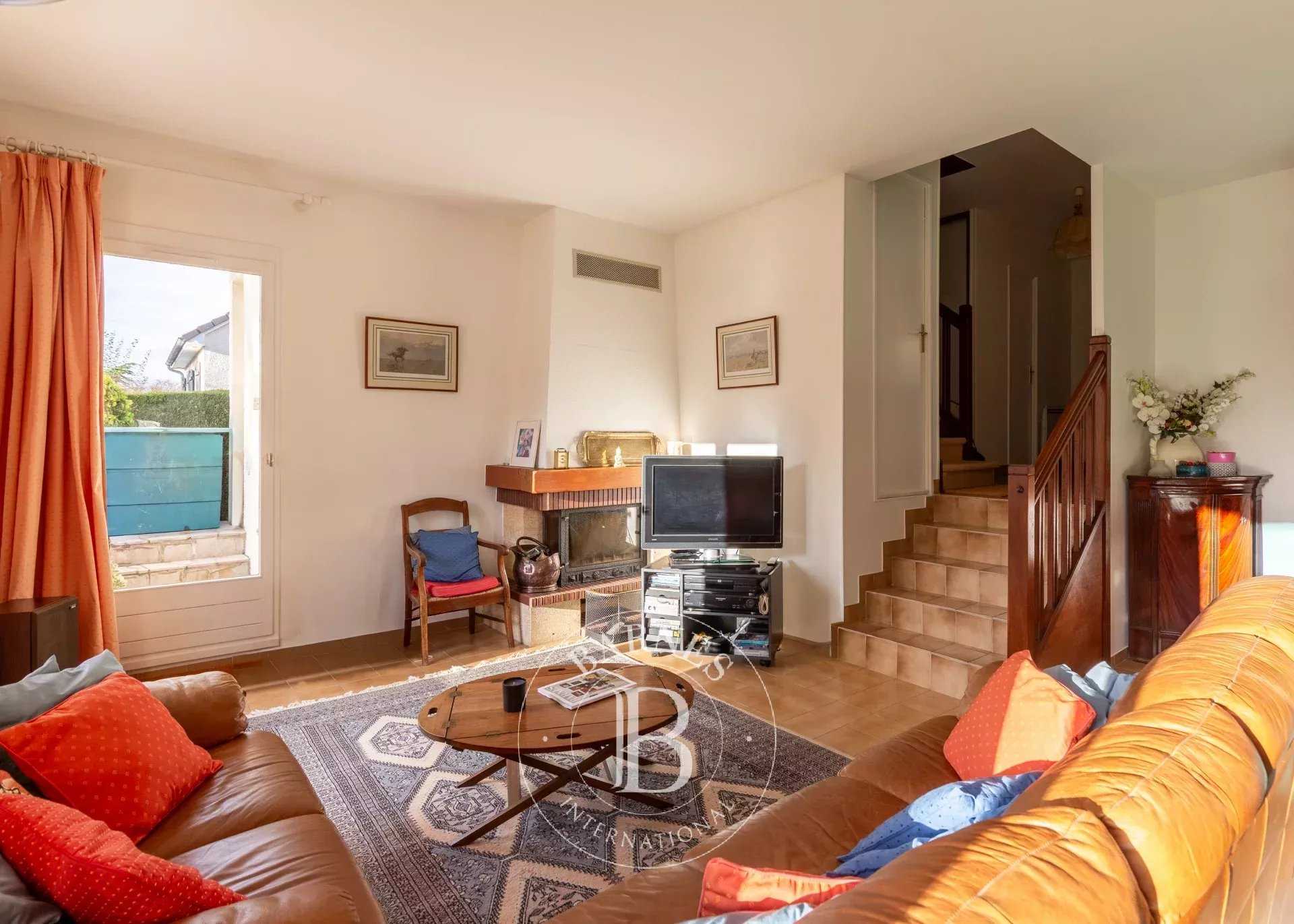 Saint-Germain-en-Laye  - House 5 Bedrooms