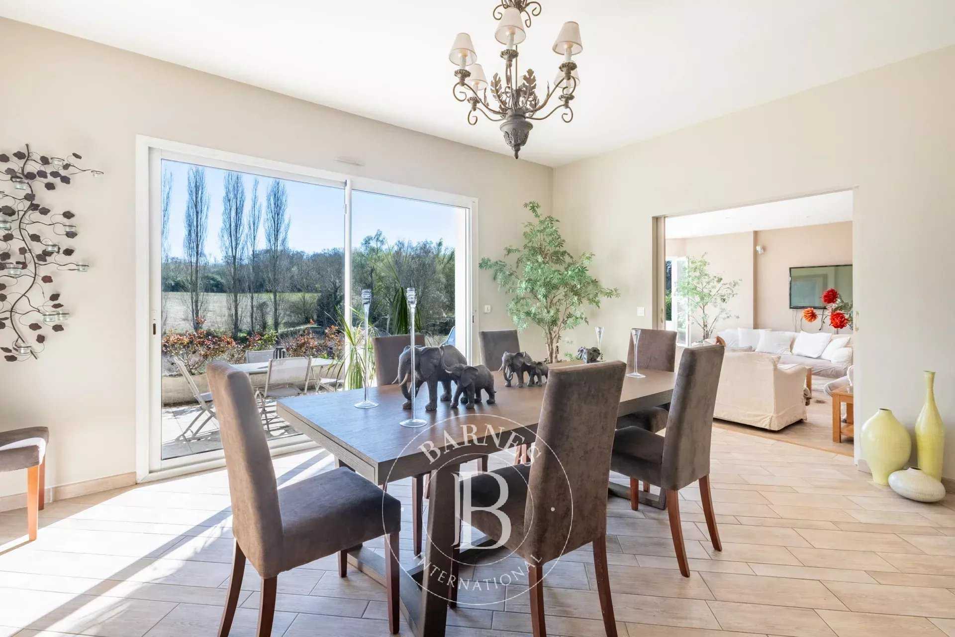 Chambourcy  - Maison 8 Pi&egrave;ces 5 Chambres