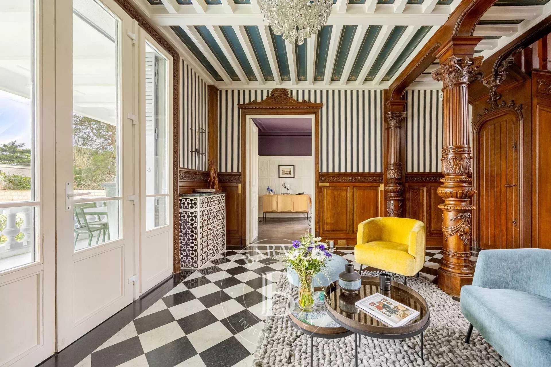 Le Vésinet  - Propriété 7 Pi&egrave;ces 3 Chambres