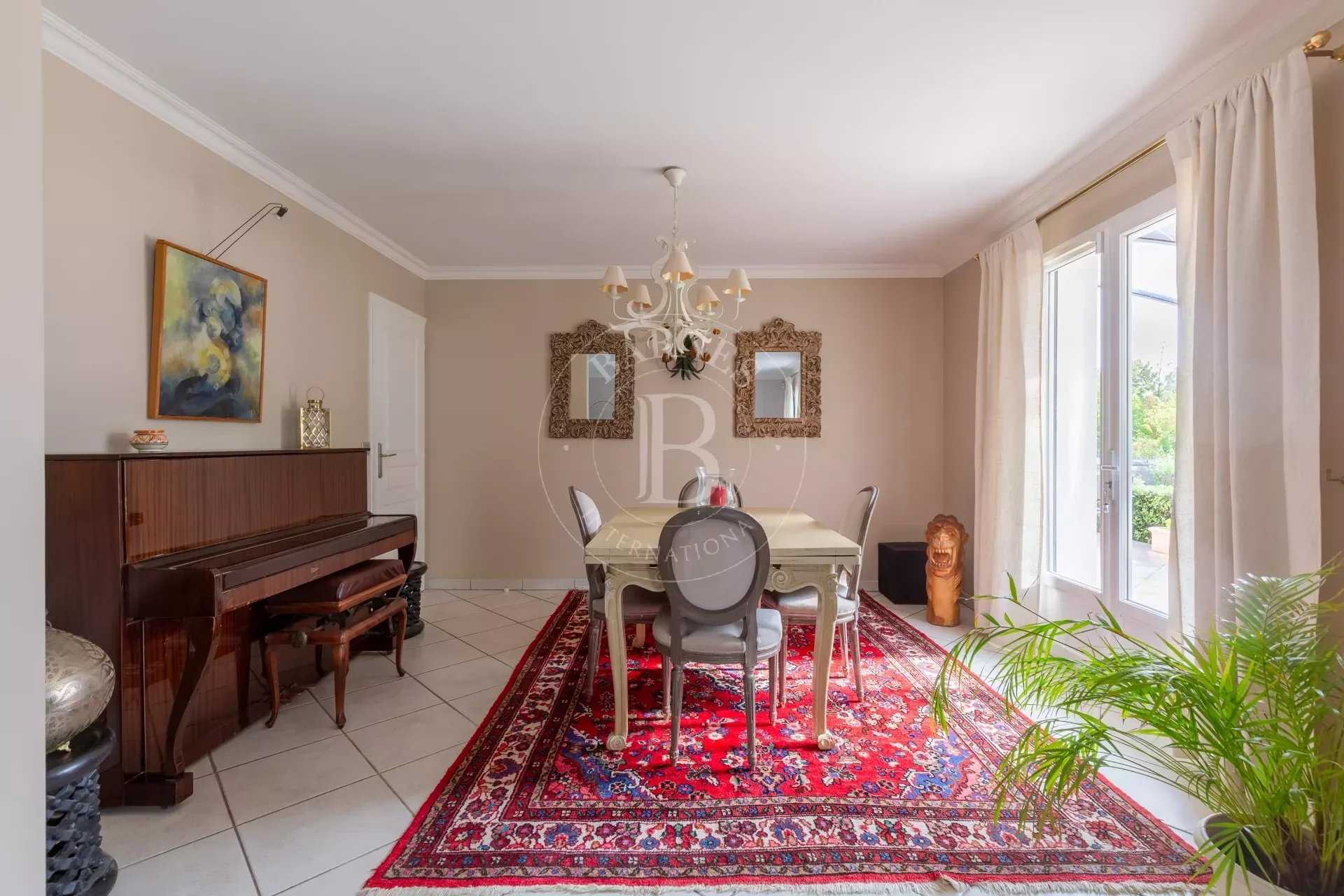 Chatou  - Maison 8 Pièces 5 Chambres