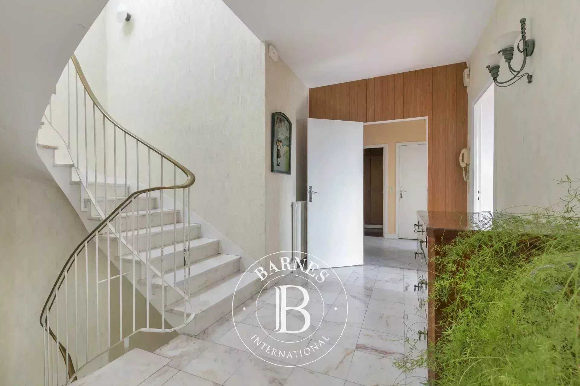 Saint-Germain-en-Laye  - House 6 Bedrooms