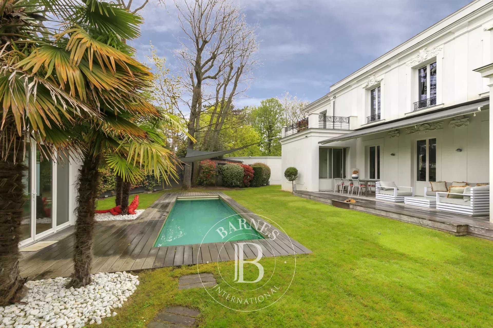 Le Vésinet  - Propriété 8 Pi&egrave;ces 5 Chambres