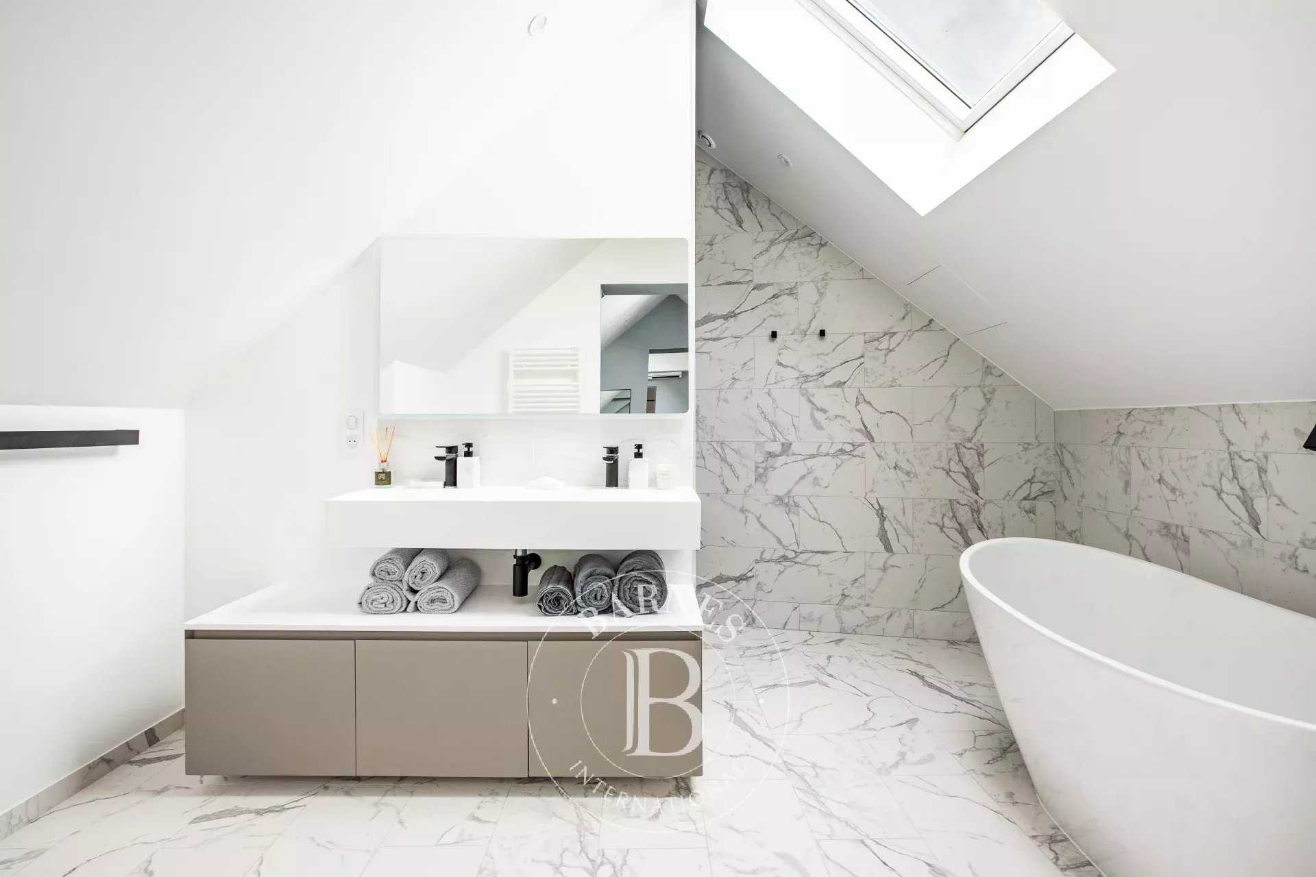 Aigremont  - Maison 7 Pi&egrave;ces 5 Chambres