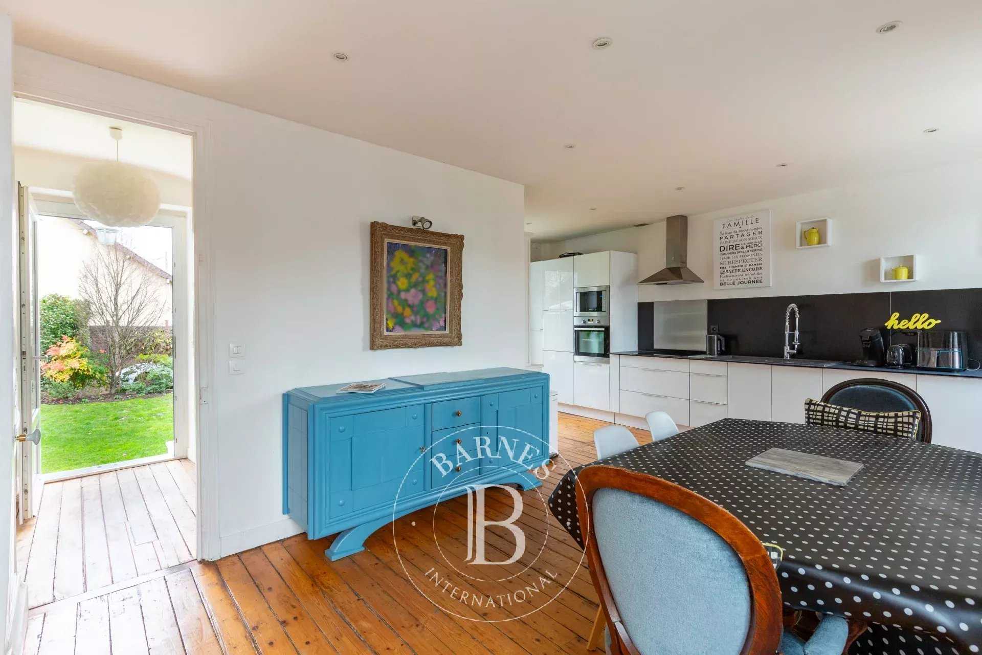 Le Mesnil-le-Roi  - House 5 Bedrooms