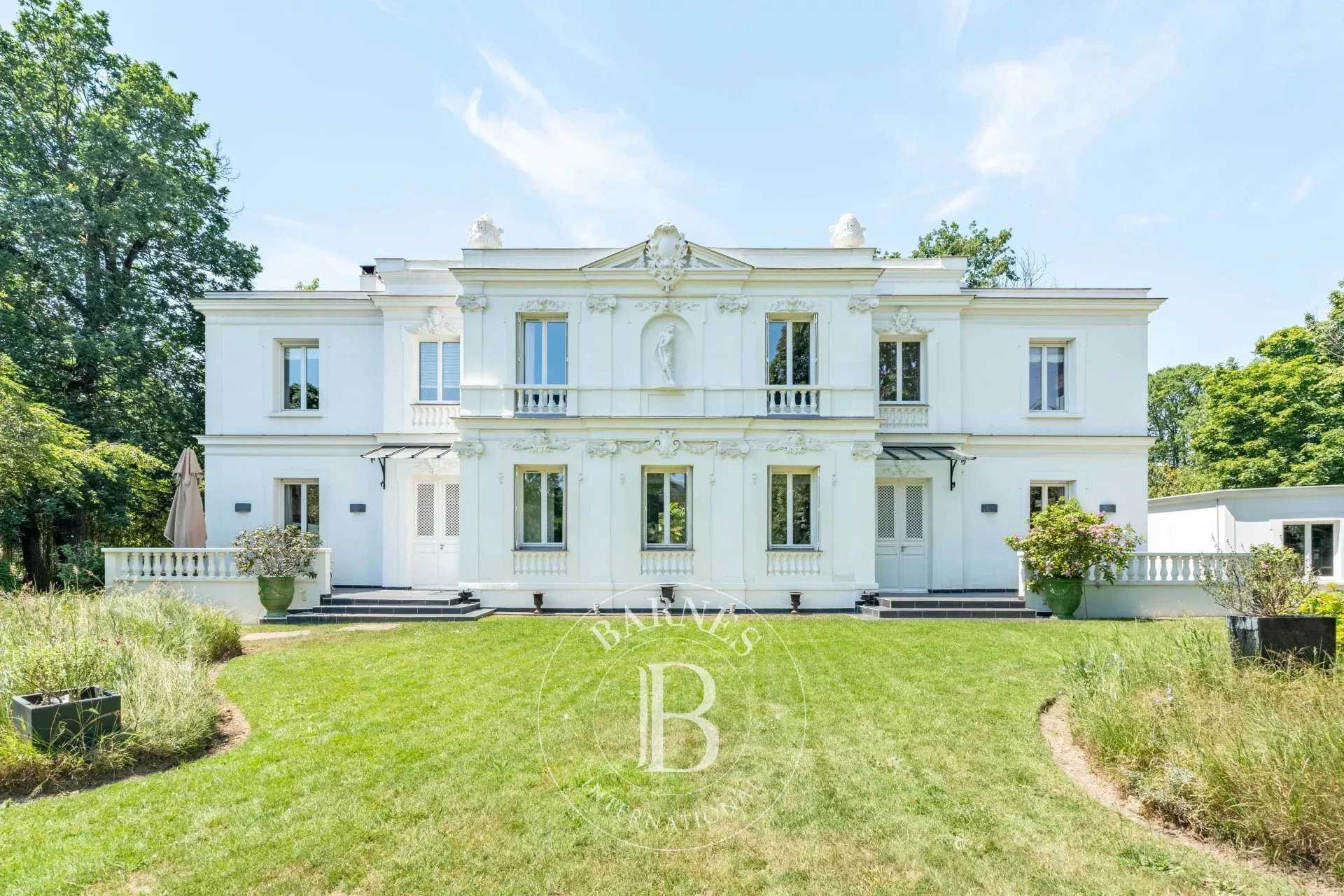 Le Vésinet  - Propriété 8 Pi&egrave;ces 5 Chambres