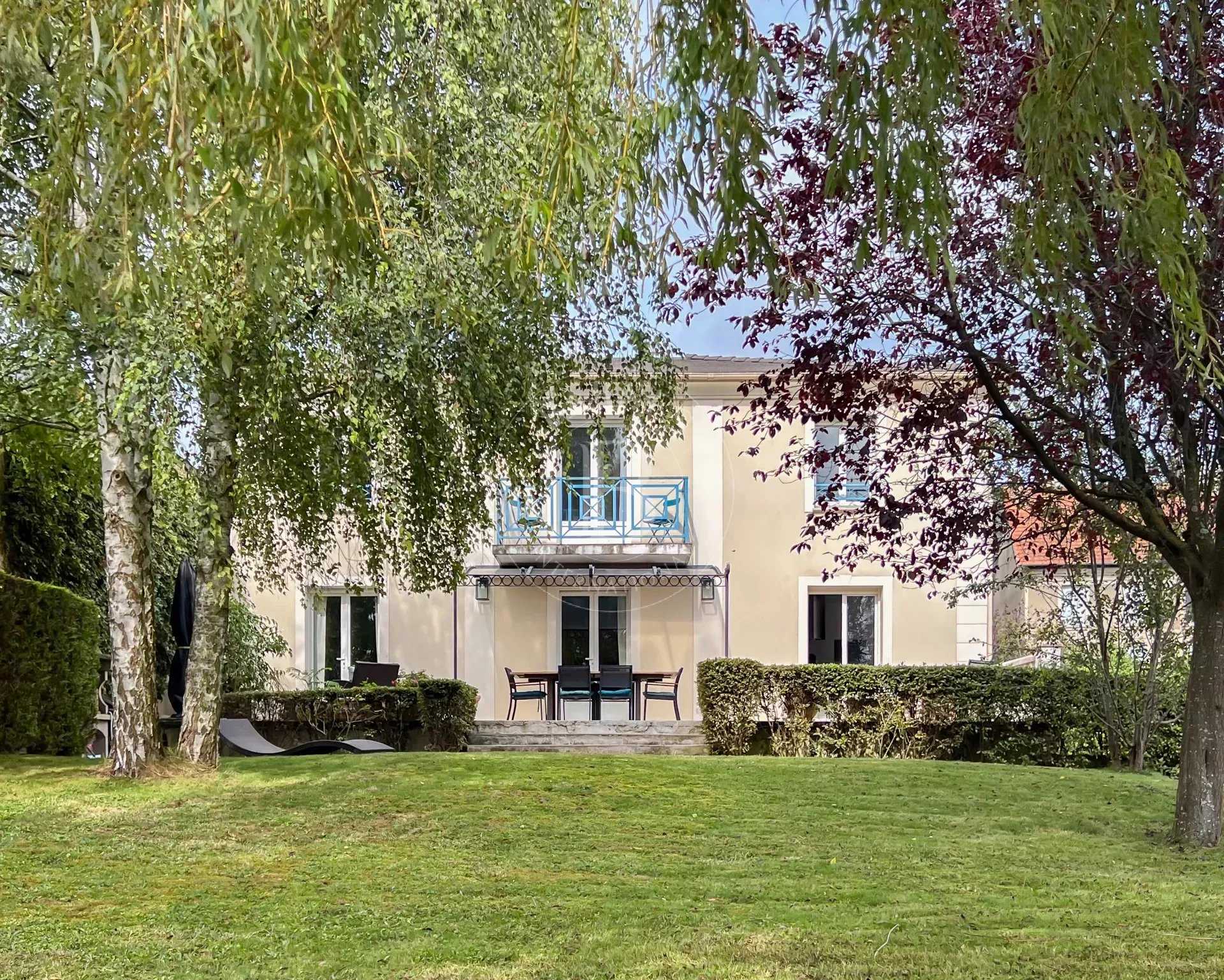 Chatou  - Maison 8 Pièces 5 Chambres