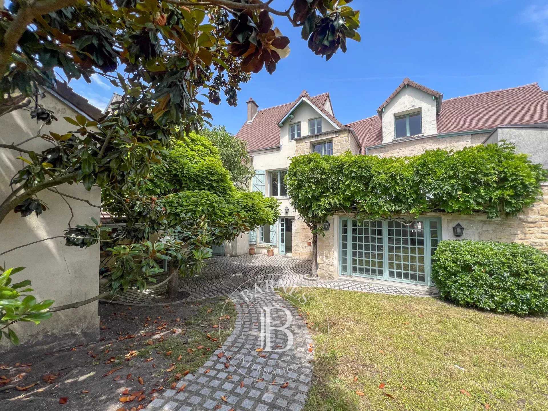 Le Mesnil-le-Roi  - Maison 10 Pi&egrave;ces 5 Chambres