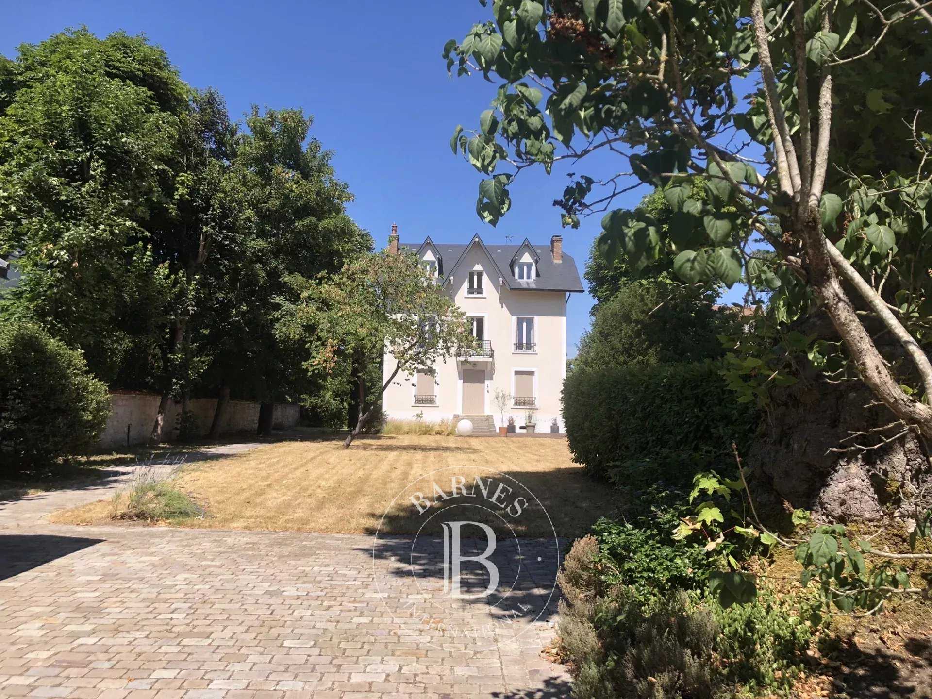 Croissy-sur-Seine  - Maison 8 Pi&egrave;ces 5 Chambres