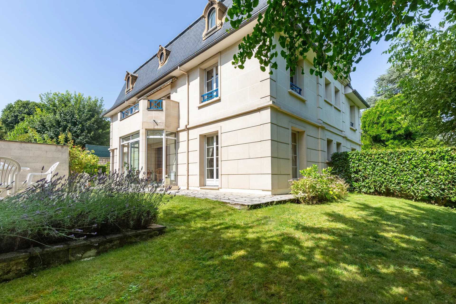 Saint-Germain-en-Laye  - House 5 Bedrooms
