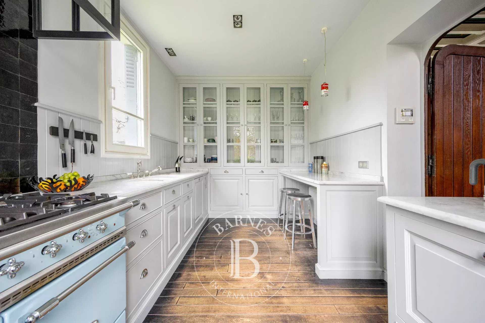 Le Vésinet  - Propriété 7 Pi&egrave;ces 3 Chambres