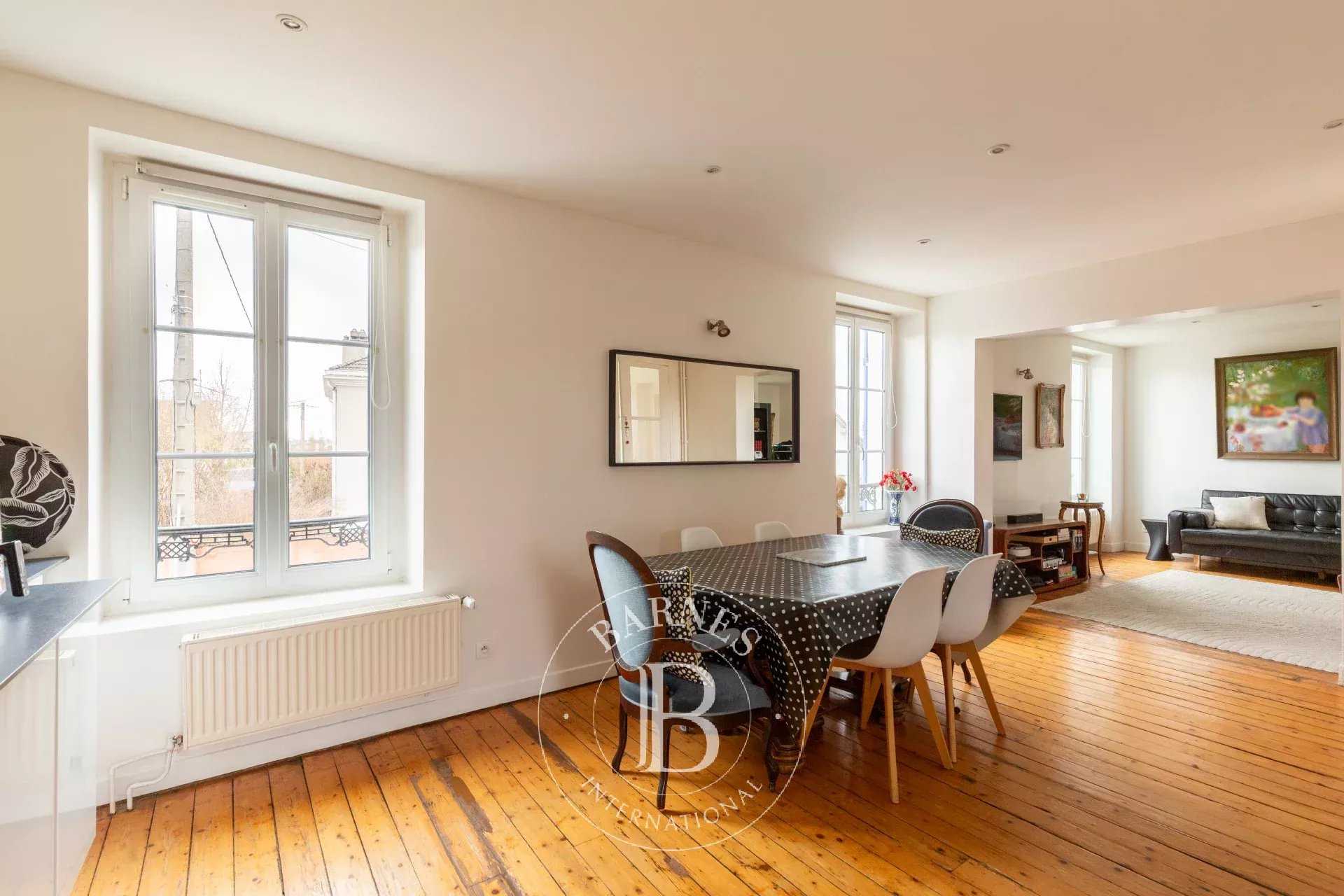 Le Mesnil-le-Roi  - House 5 Bedrooms