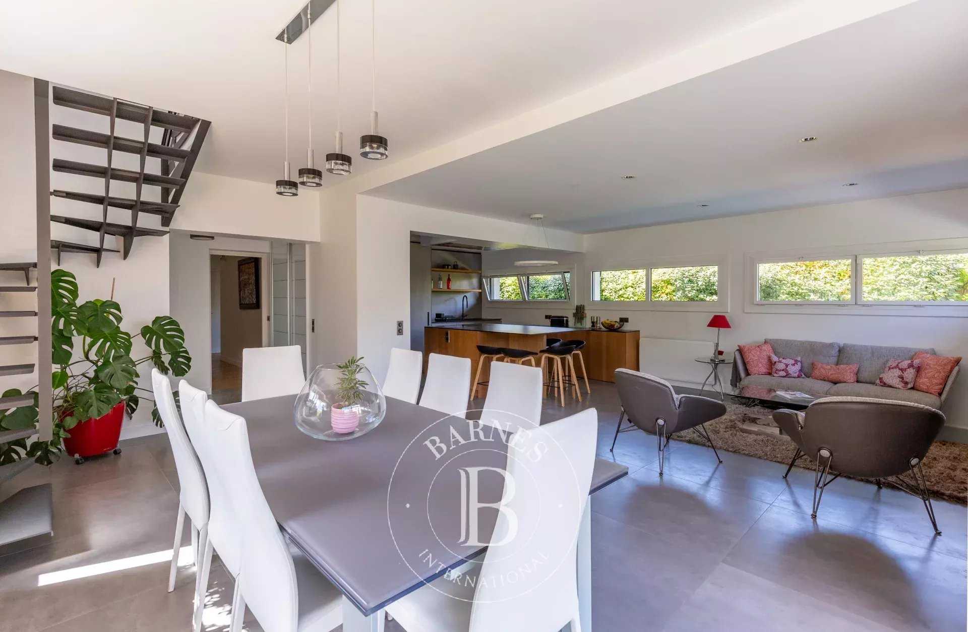 Saint-Germain-en-Laye  - House 5 Bedrooms