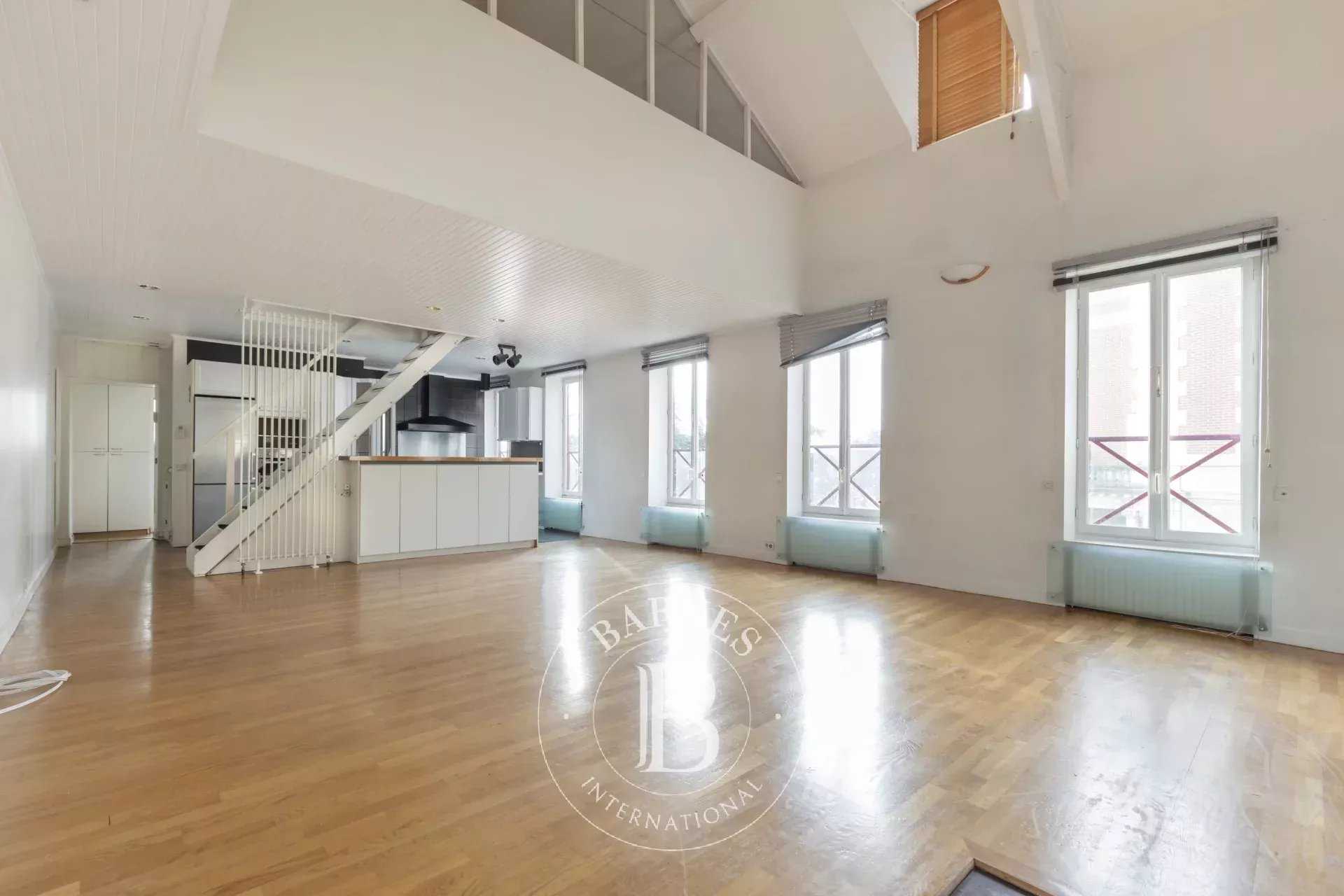 Le Mesnil-le-Roi  - House 3 Bedrooms