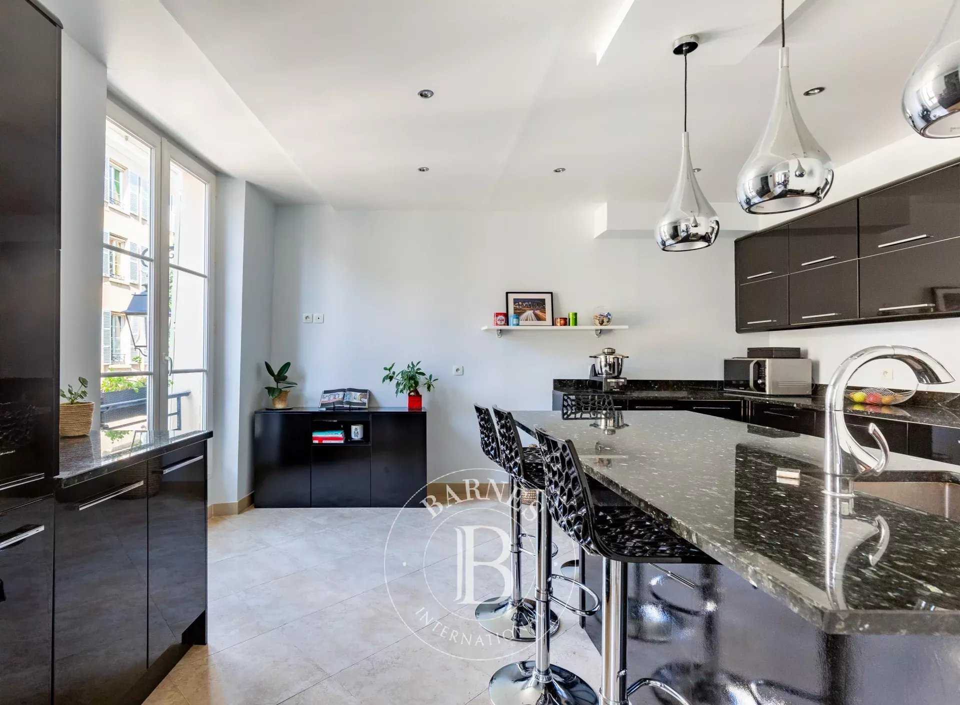 Saint-Germain-en-Laye  - Appartement 5 Pièces 2 Chambres