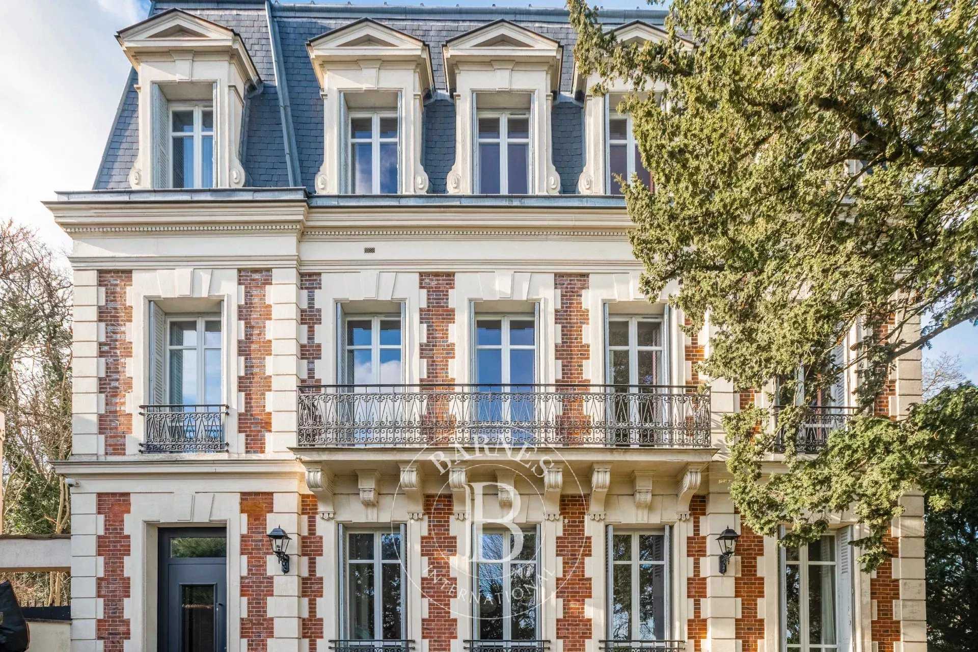 Saint-Germain-en-Laye  - Maison 11 Pi&egrave;ces 5 Chambres