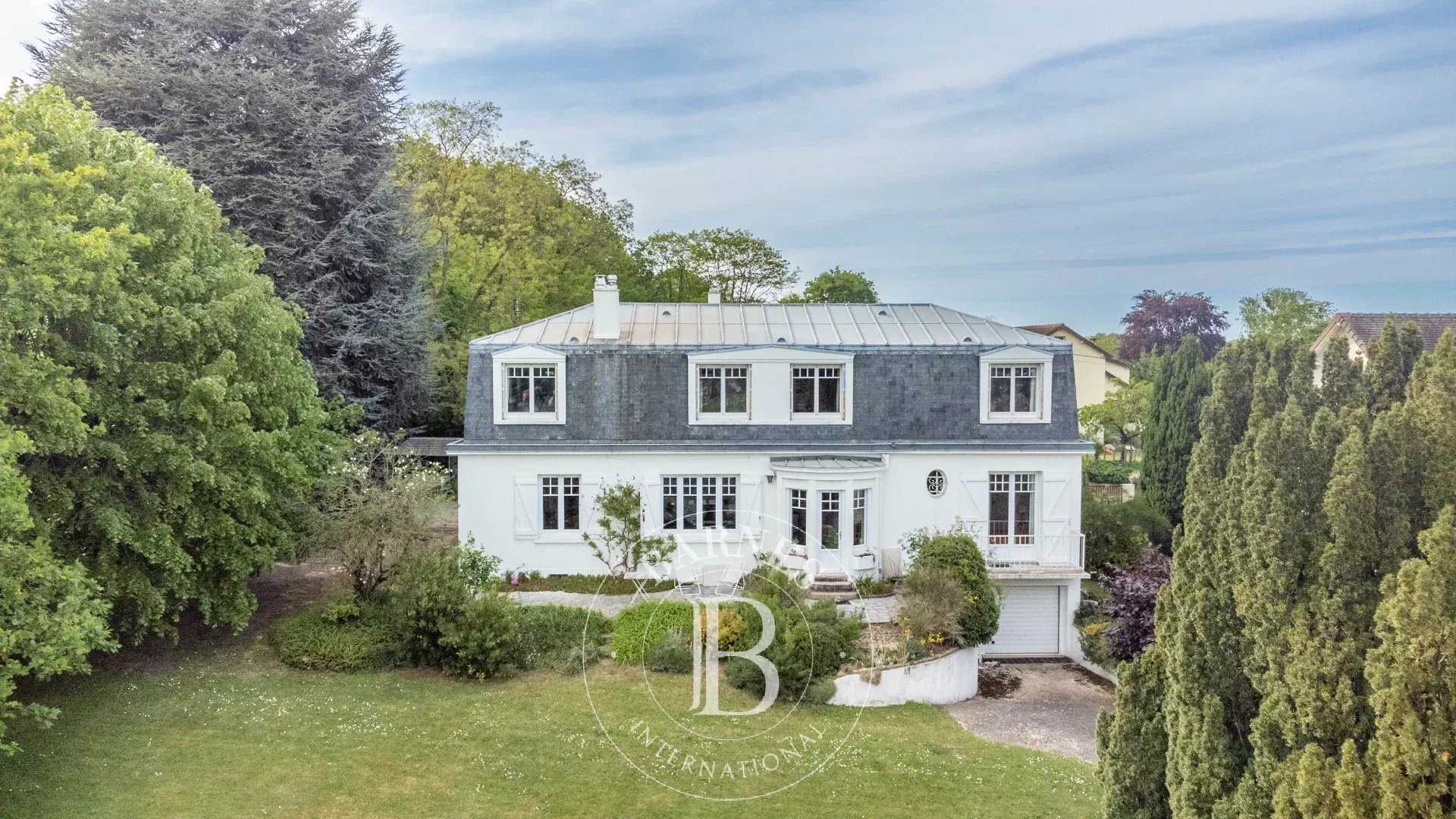 Saint-Germain-en-Laye  - Maison 8 Pi&egrave;ces 6 Chambres