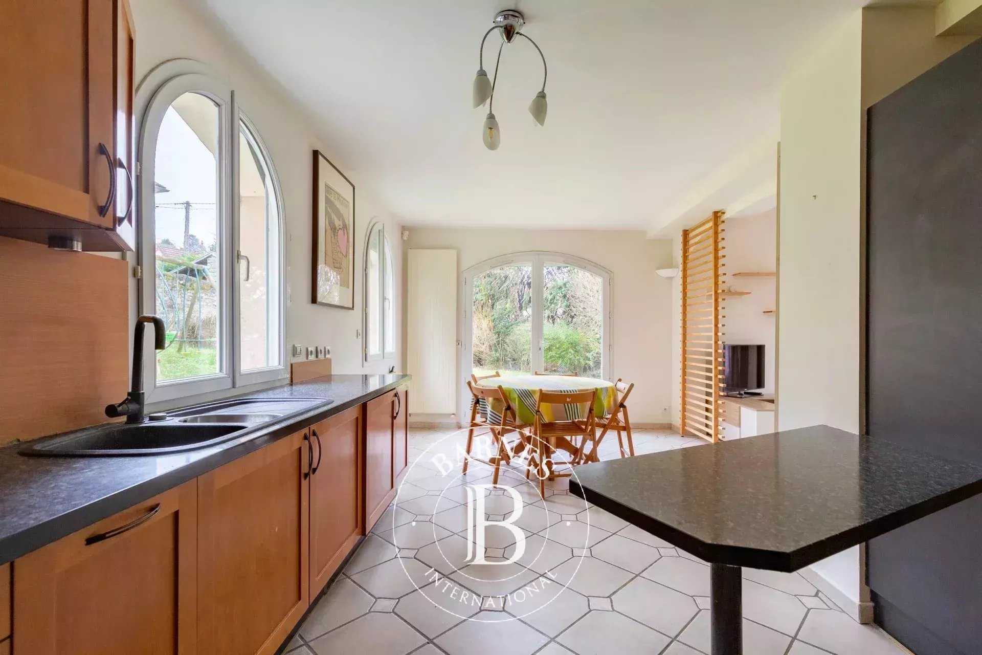 Le Pecq  - Maison 9 Pièces 5 Chambres