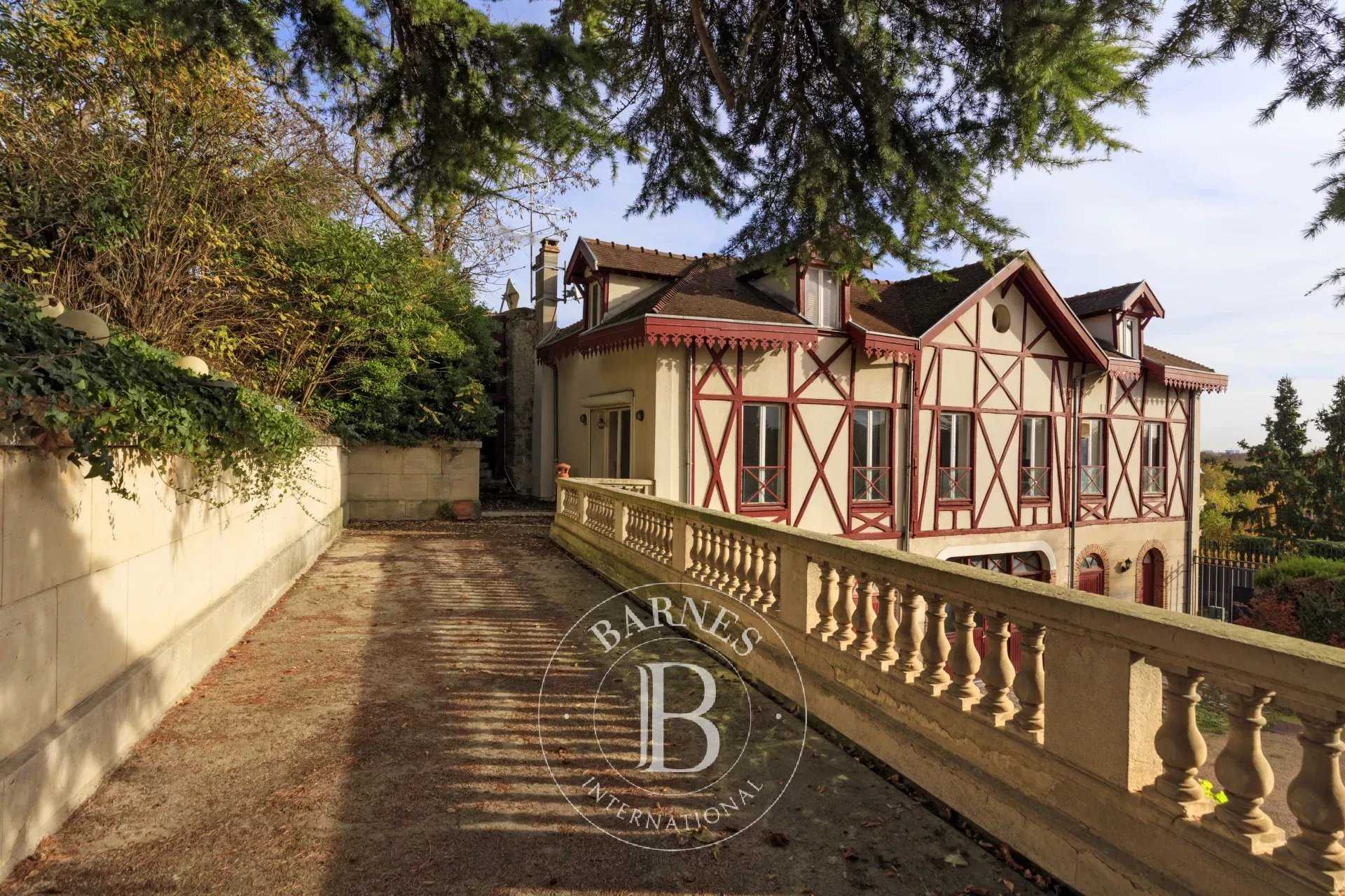 Le Mesnil-le-Roi  - House 3 Bedrooms