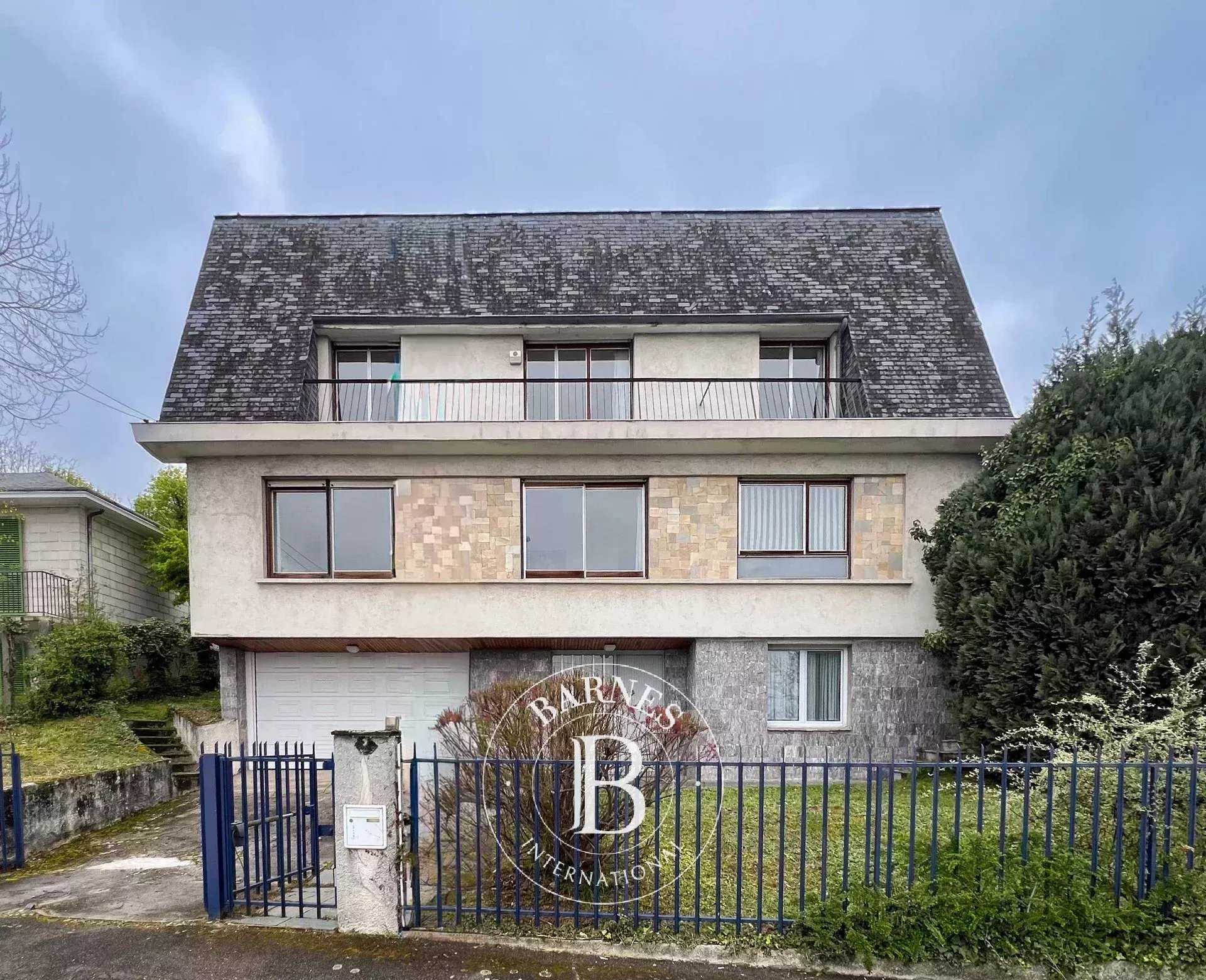 Saint-Germain-en-Laye  - House 6 Bedrooms