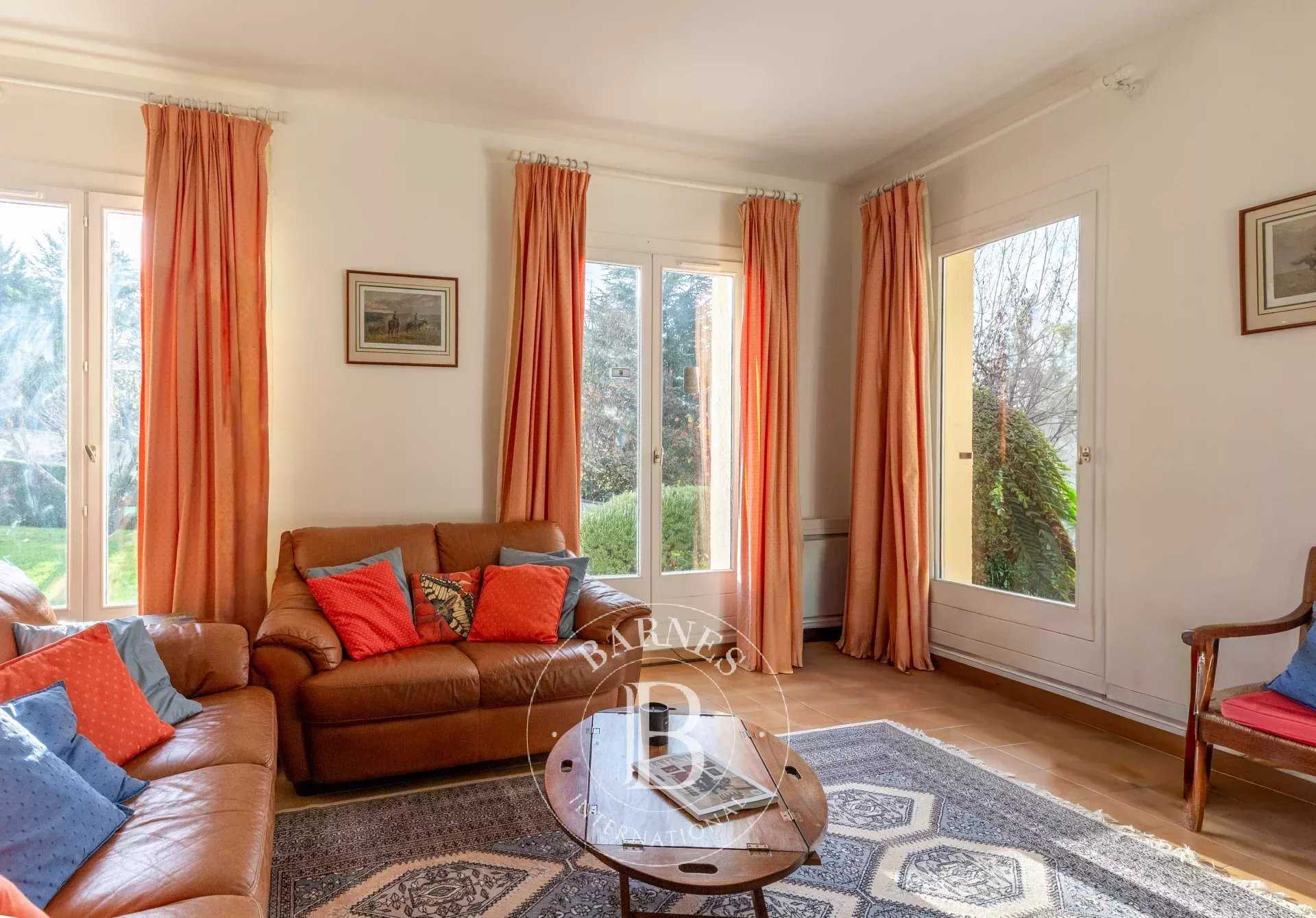 Saint-Germain-en-Laye  - House 5 Bedrooms