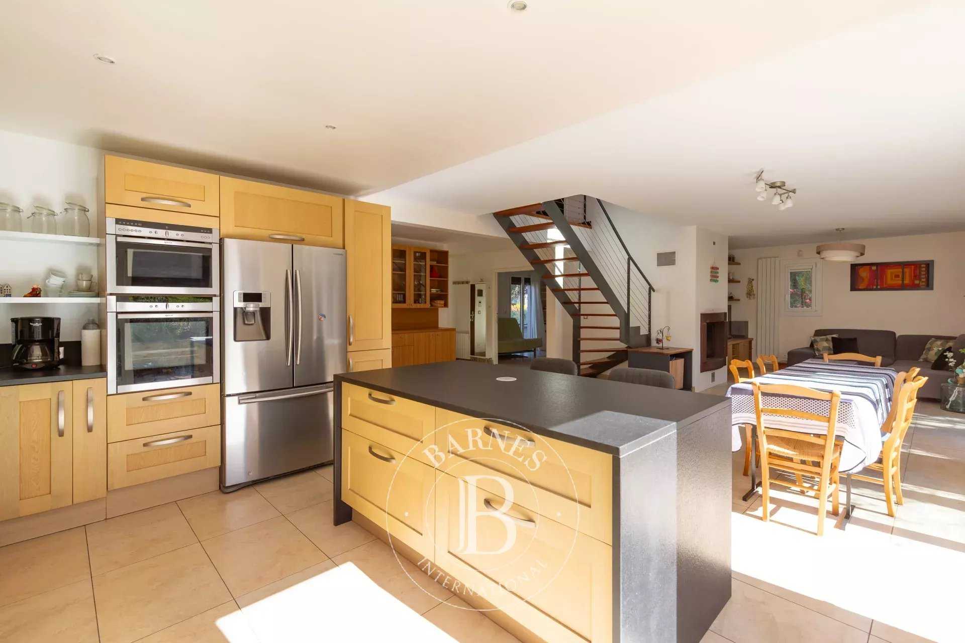 Mareil-Marly  - Maison 9 Pi&egrave;ces 5 Chambres