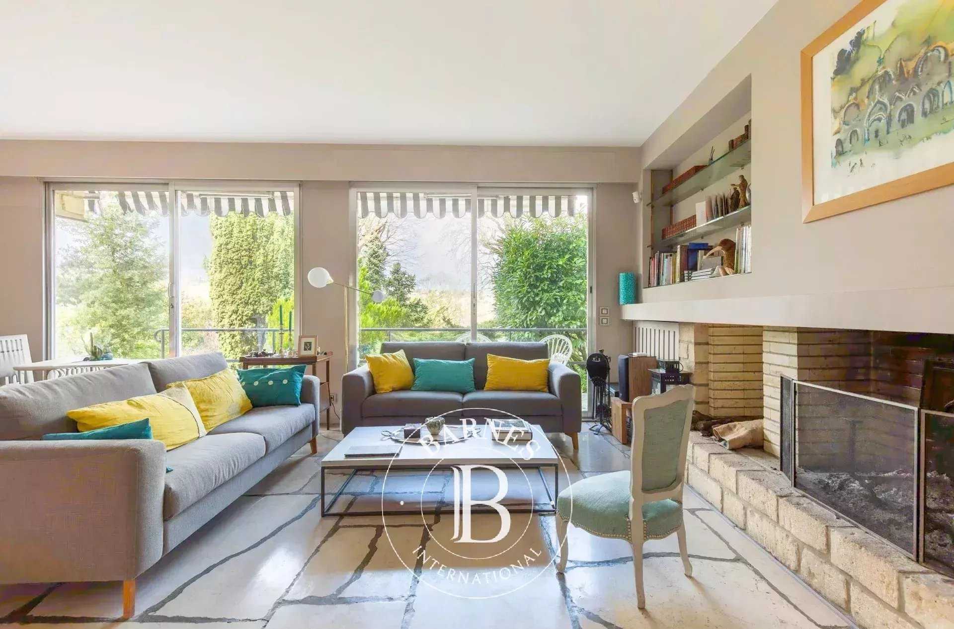 Le Pecq  - Property 4 Bedrooms