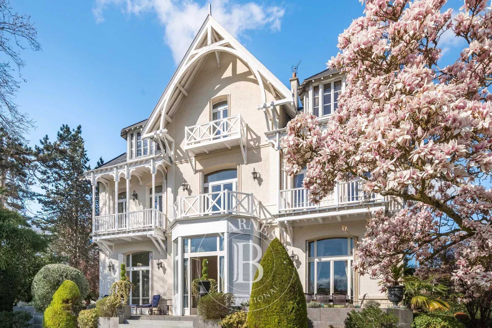 Croissy-sur-Seine  - Propriété 11 Pi&egrave;ces 5 Chambres