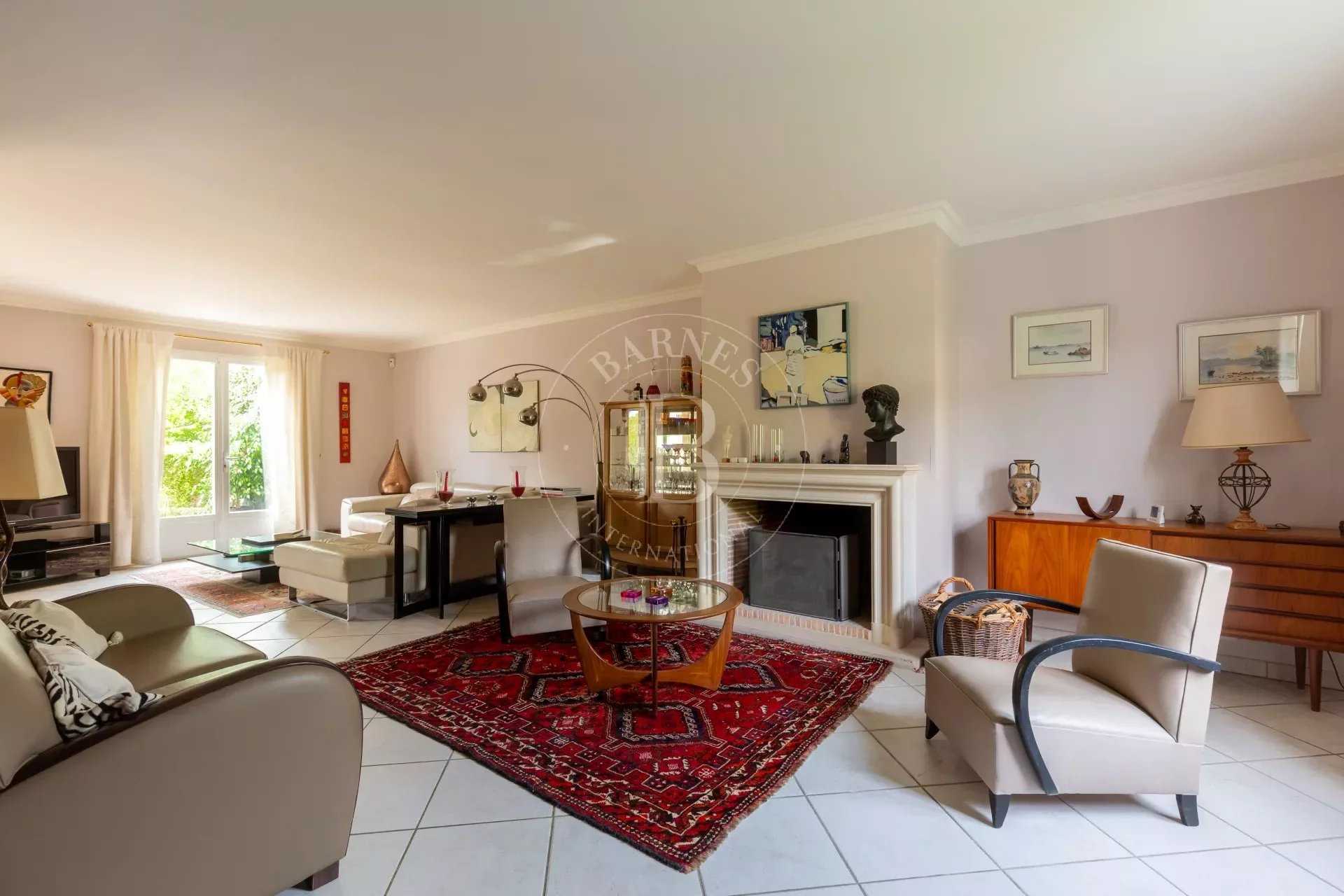 Chatou  - Maison 8 Pièces 5 Chambres