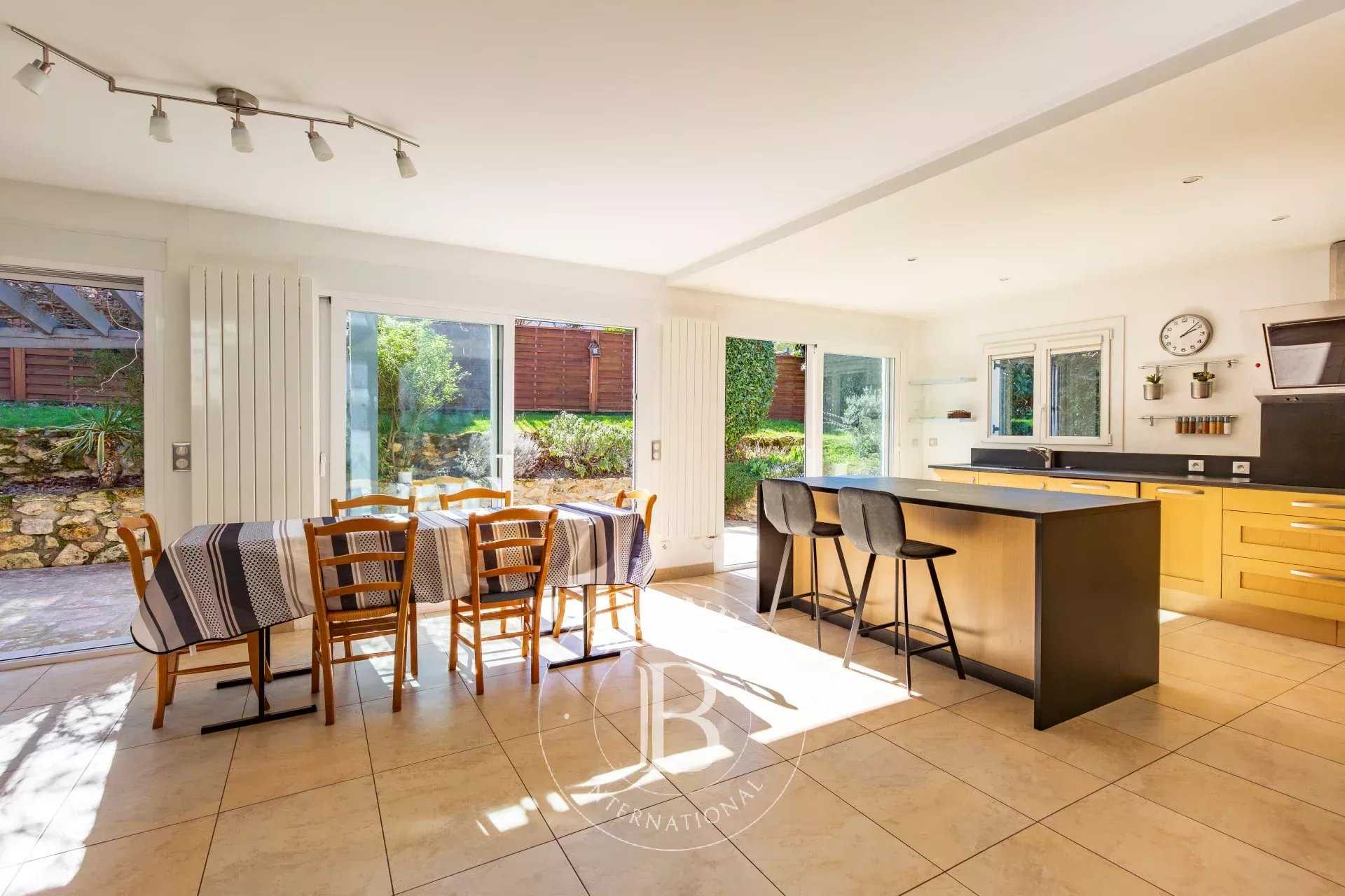 Mareil-Marly  - Maison 9 Pi&egrave;ces 5 Chambres