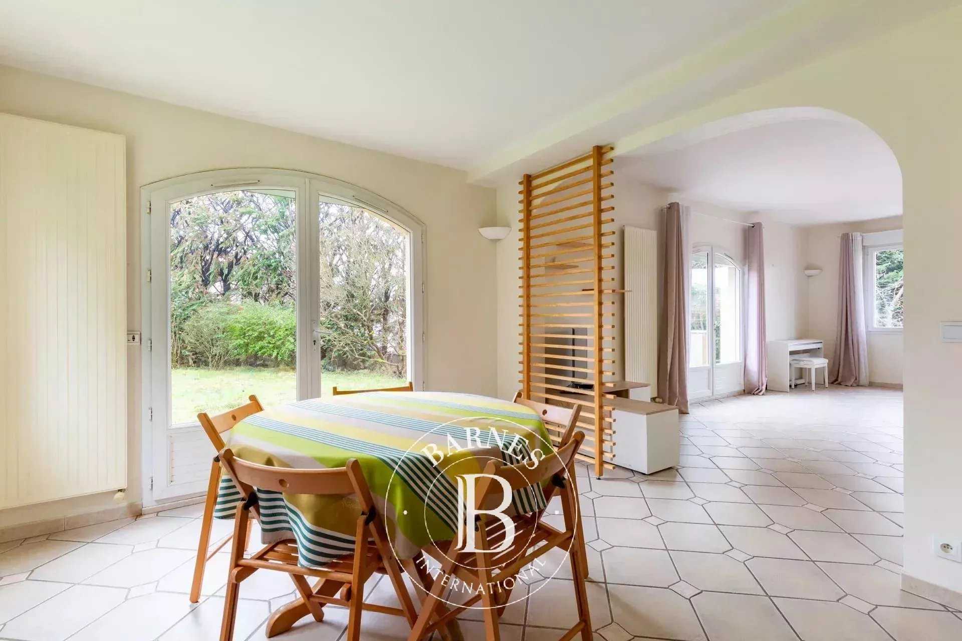 Le Pecq  - Maison 9 Pièces 5 Chambres