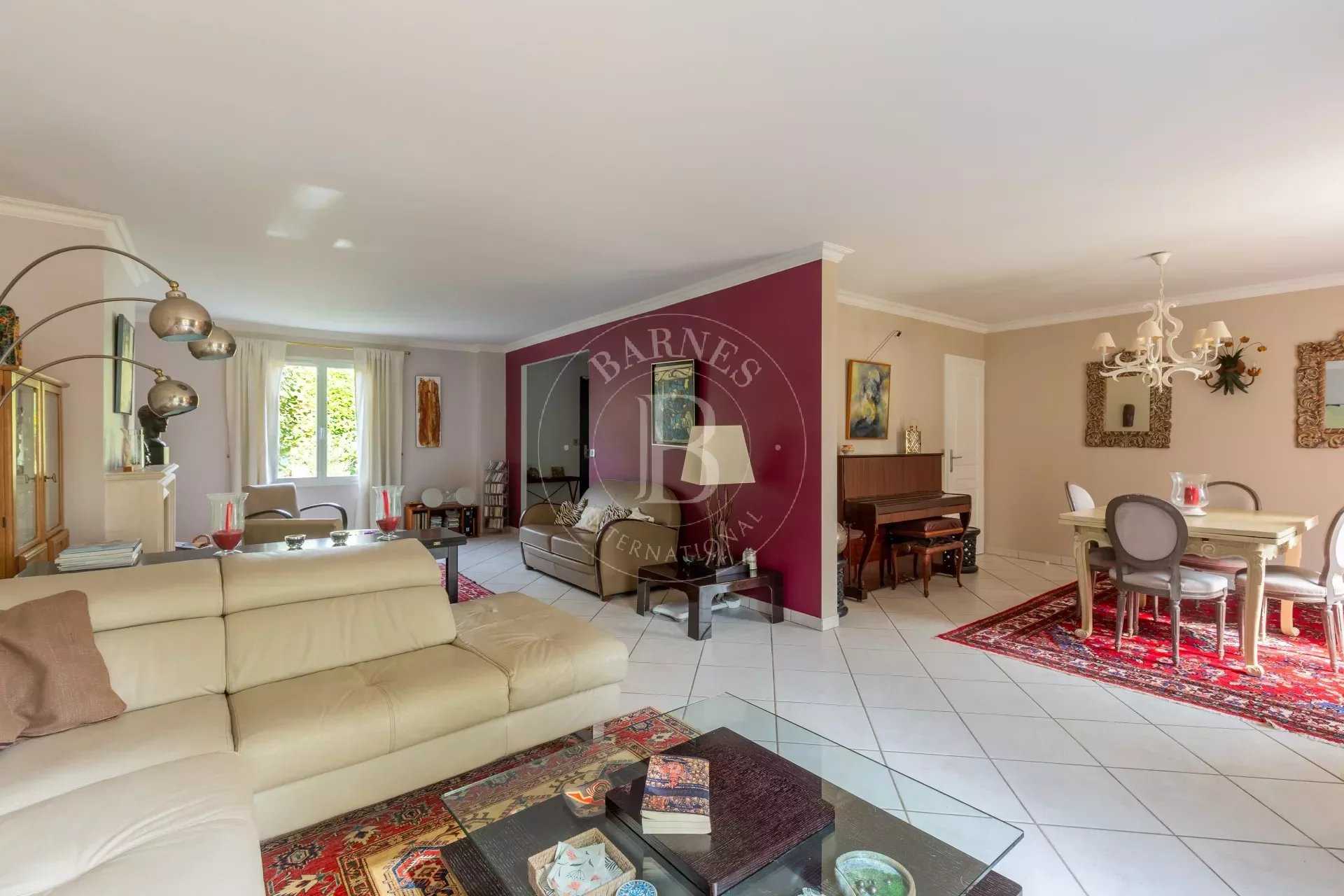 Chatou  - Maison 8 Pièces 5 Chambres