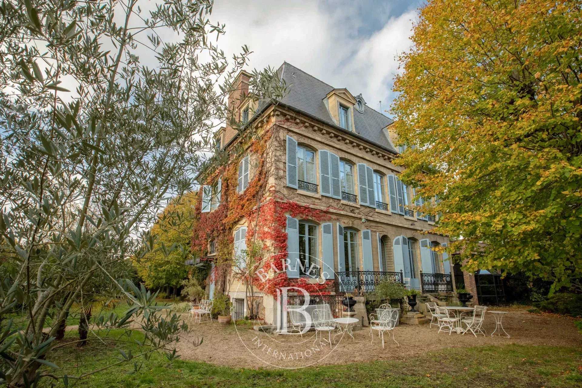 Croissy-sur-Seine  - Maison 10 Pi&egrave;ces 5 Chambres