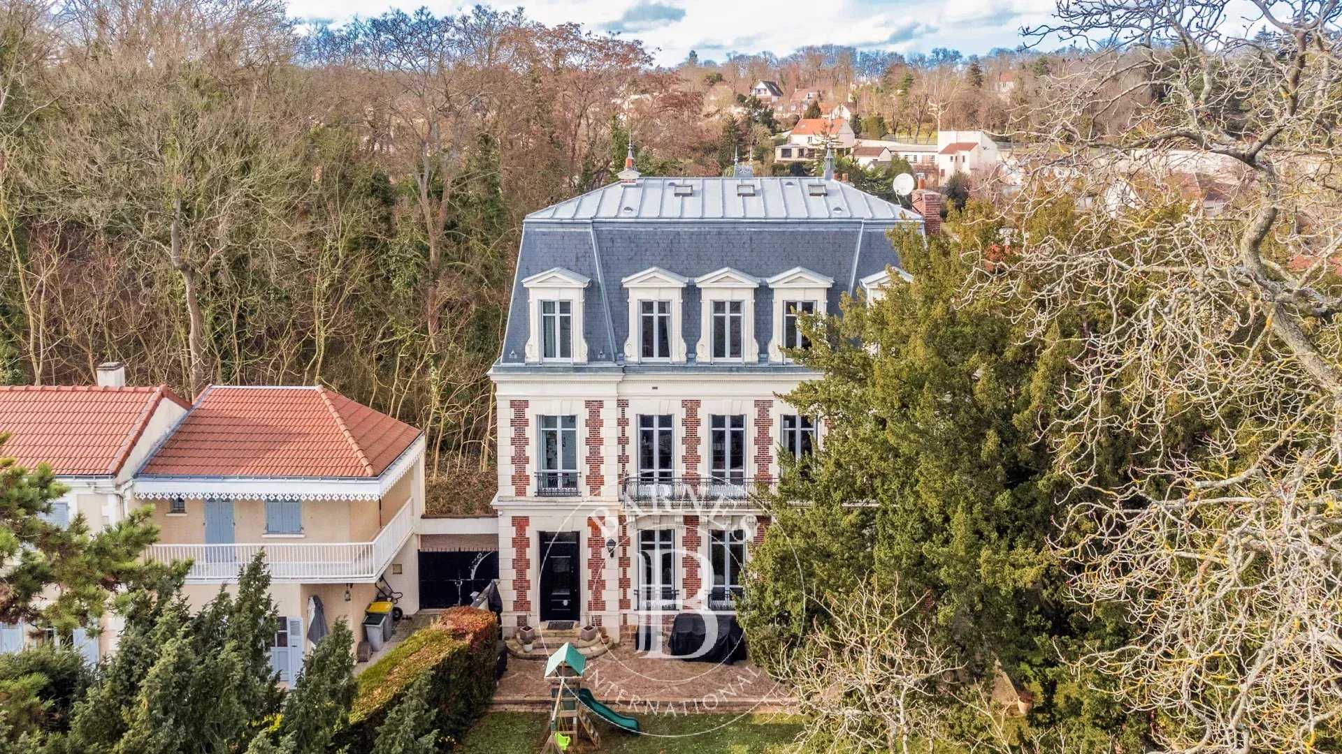 Saint-Germain-en-Laye  - Maison 11 Pi&egrave;ces 5 Chambres