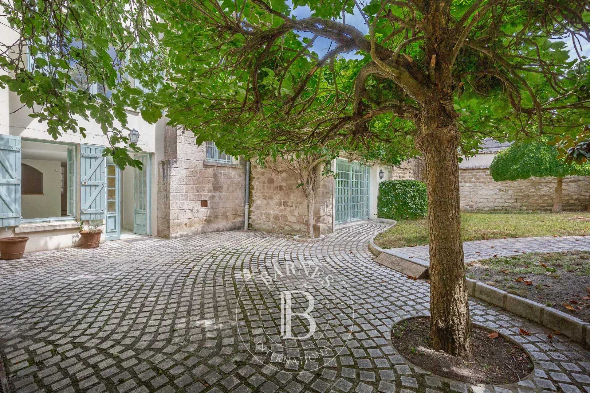 Le Mesnil-le-Roi  - Maison 10 Pi&egrave;ces 5 Chambres