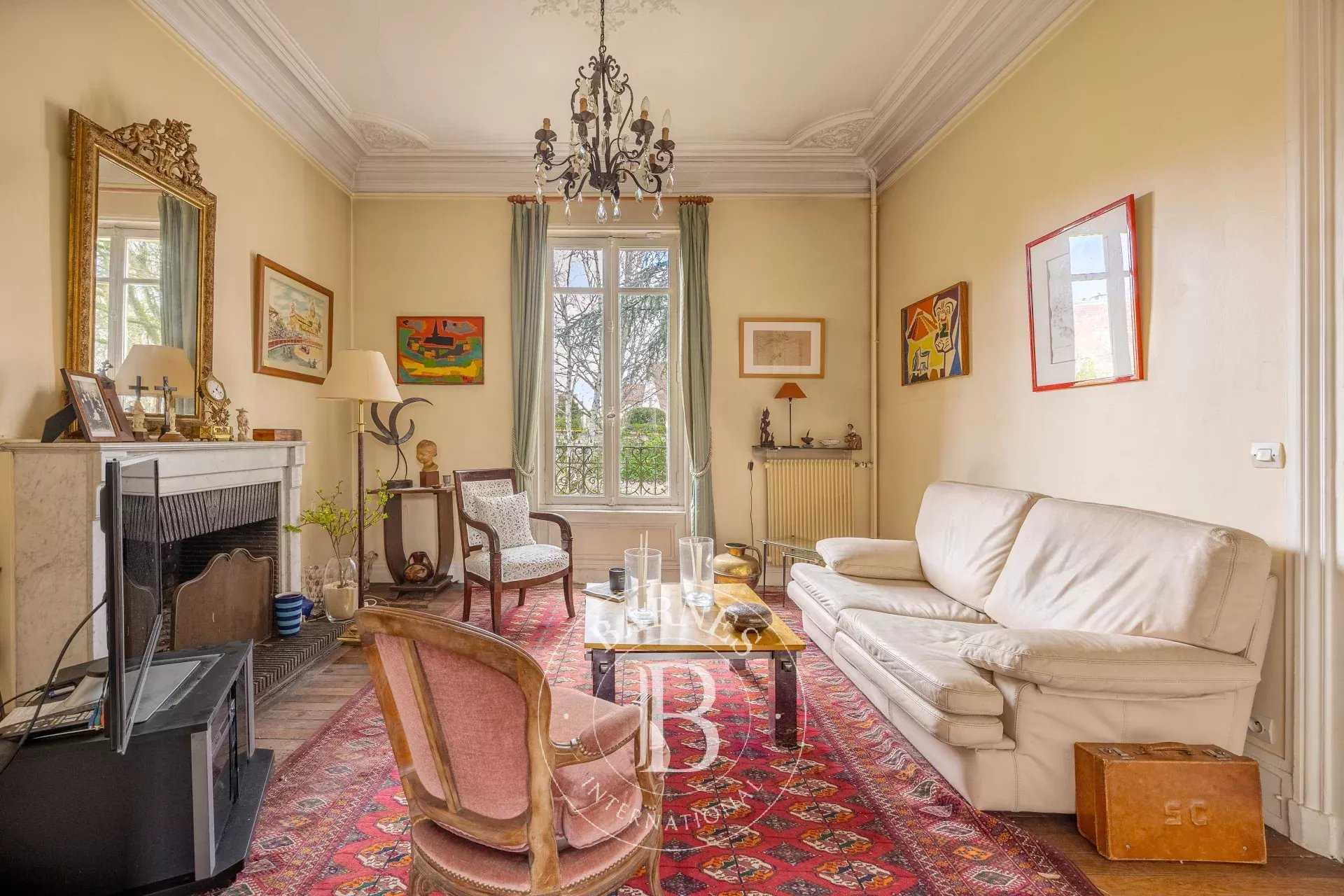 Chatou  - Maison 8 Pi&egrave;ces 5 Chambres