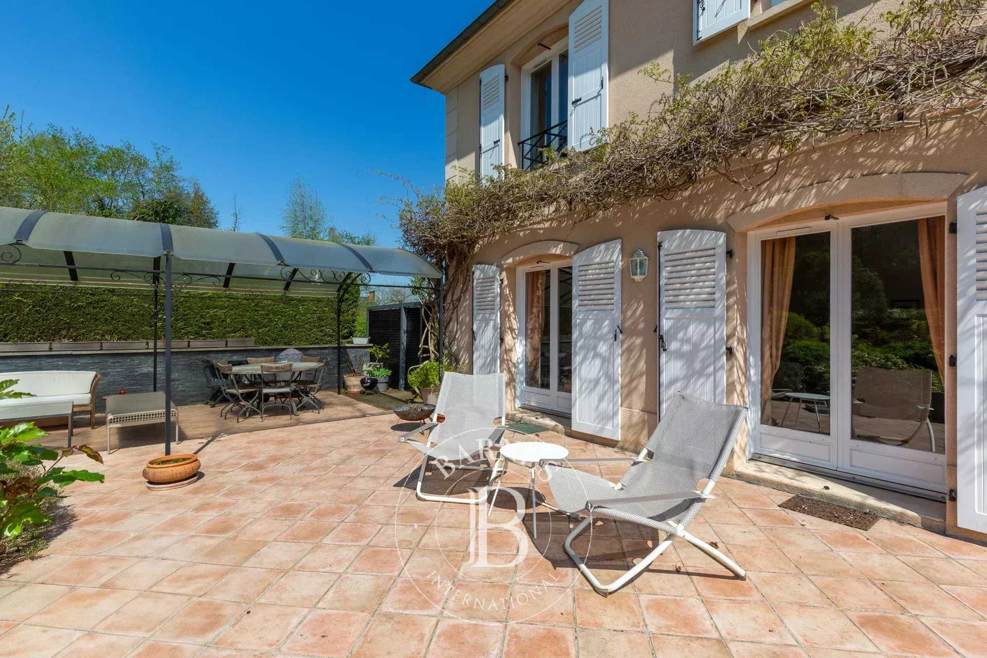 Fourqueux  - Maison 10 Pièces 5 Chambres