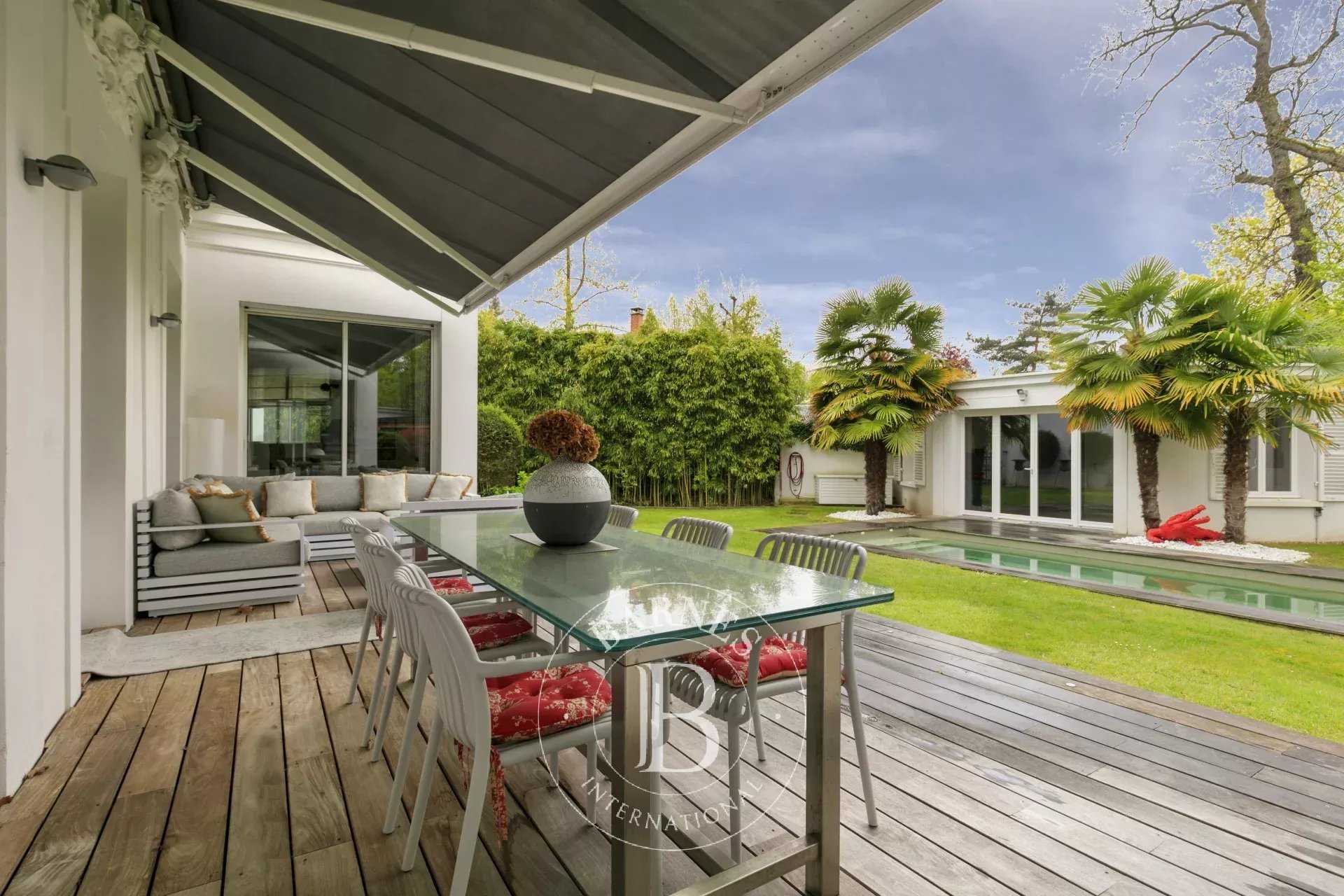 Le Vésinet  - Propriété 8 Pi&egrave;ces 5 Chambres