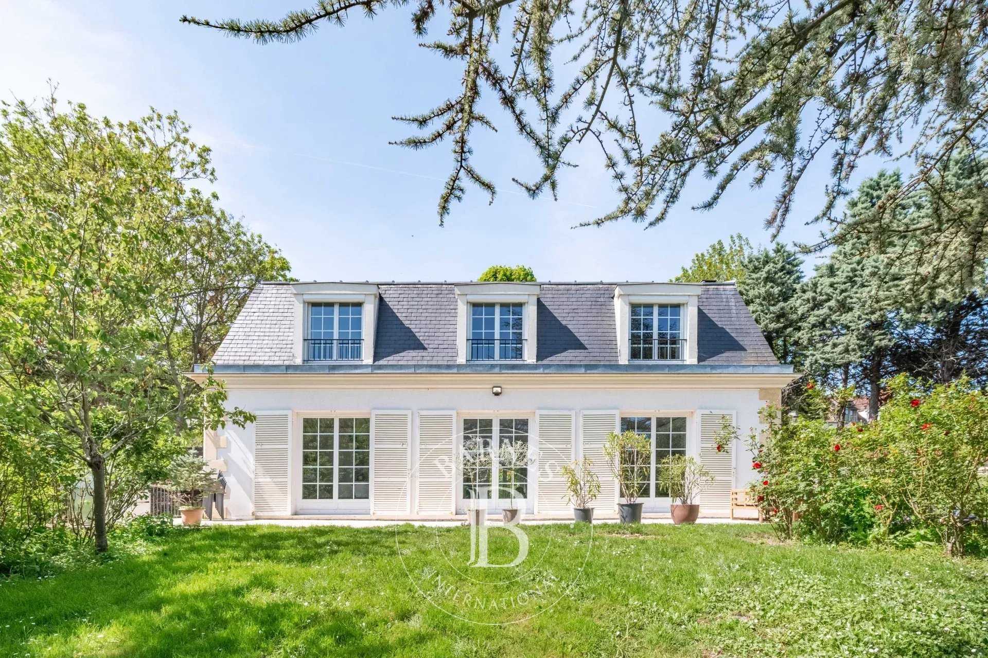 Andrésy  - Maison 8 Pi&egrave;ces 5 Chambres