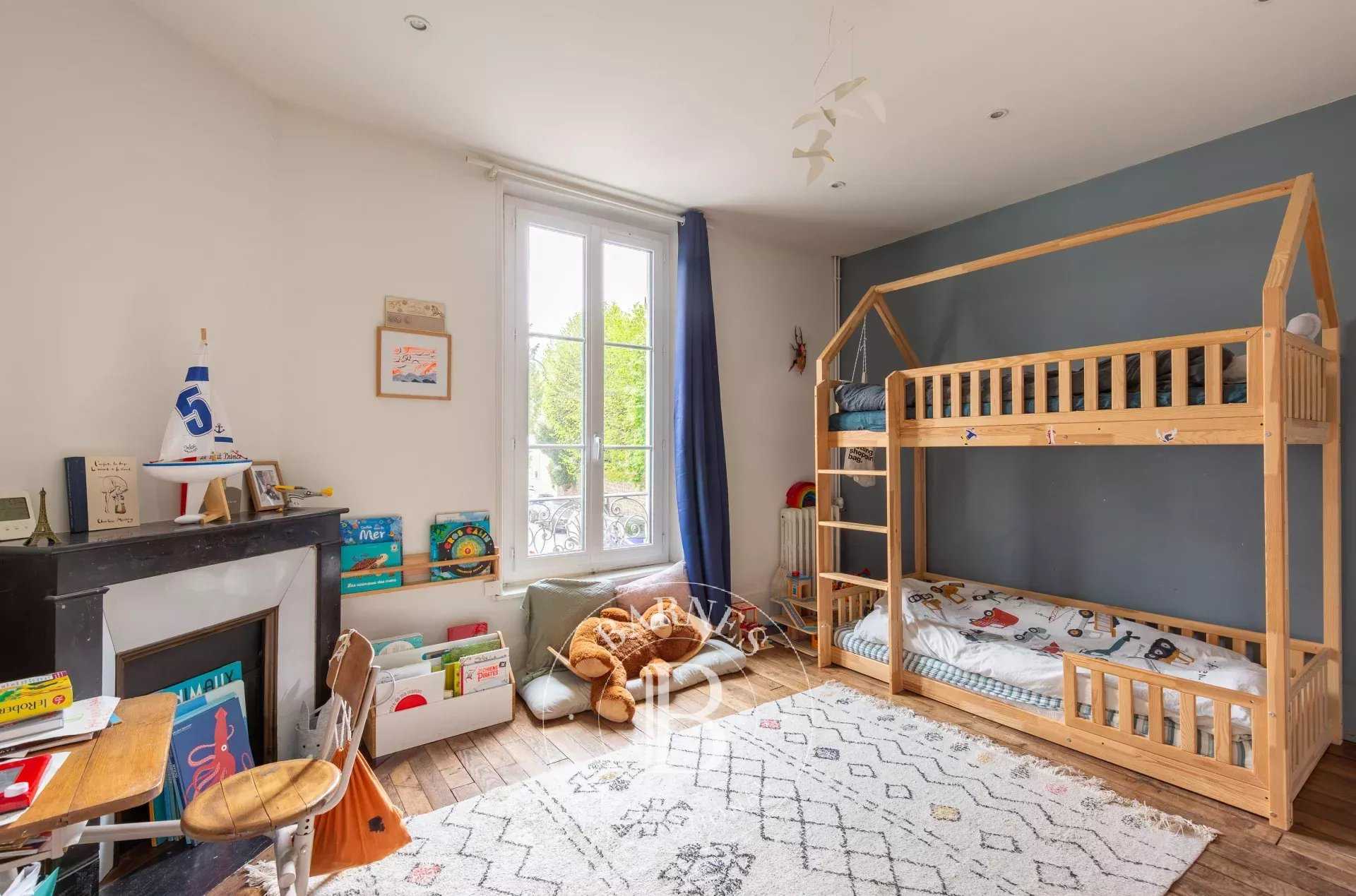 Saint-Germain-en-Laye  - Appartement 4 Pi&egrave;ces 3 Chambres