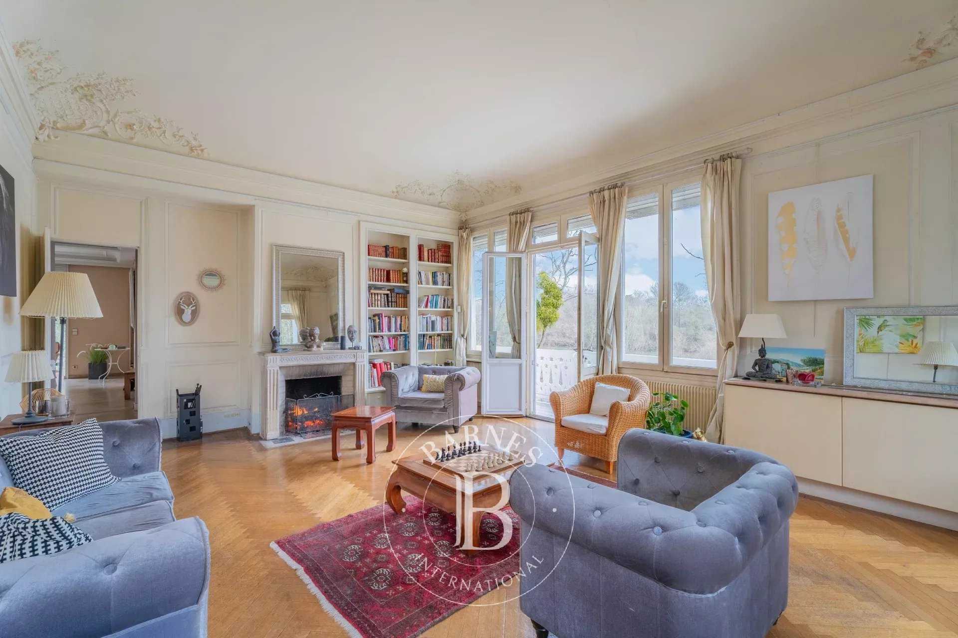 Chatou  - Maison 10 Pièces 5 Chambres
