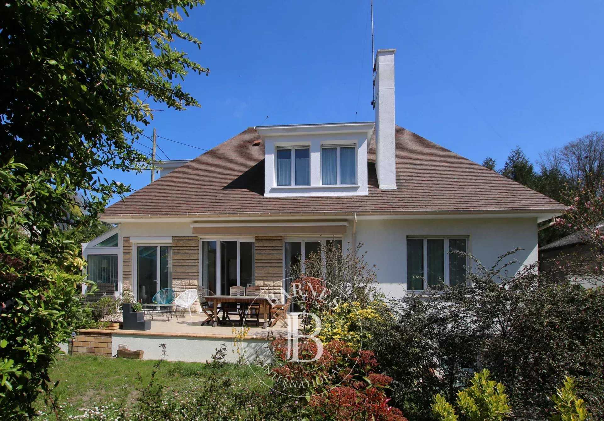 Le Mesnil-le-Roi  - Maison 8 Pièces 4 Chambres
