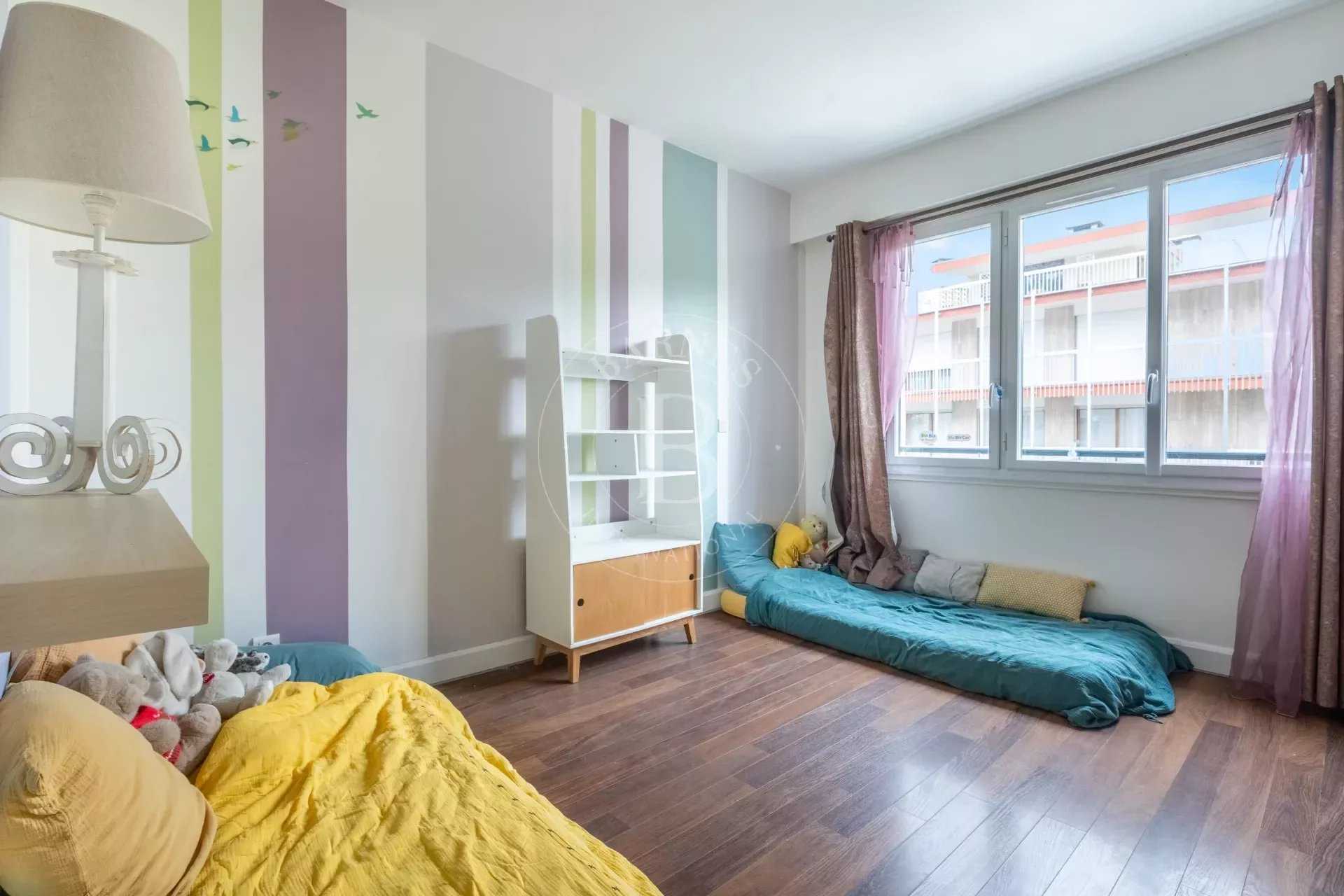Saint-Germain-en-Laye  - Appartement 4 Pièces 2 Chambres