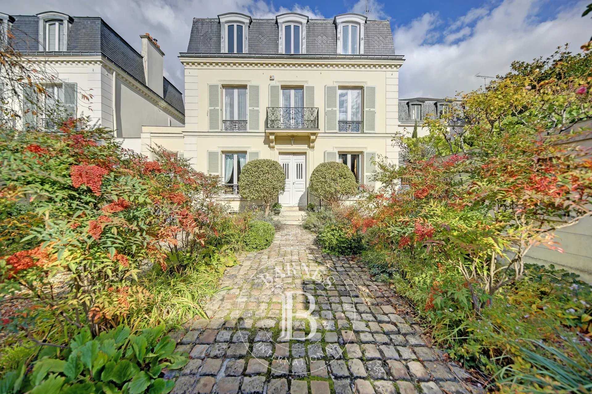 Saint-Germain-en-Laye  - House 6 Bedrooms