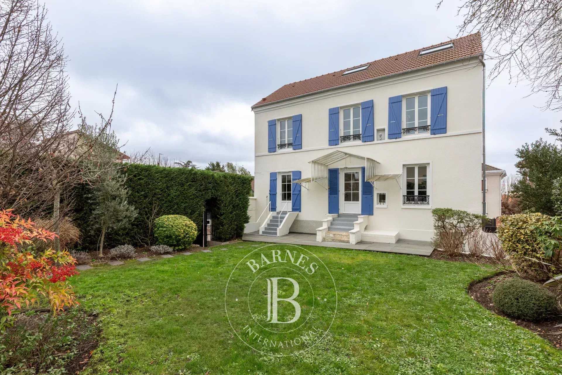 Le Mesnil-le-Roi  - House 5 Bedrooms