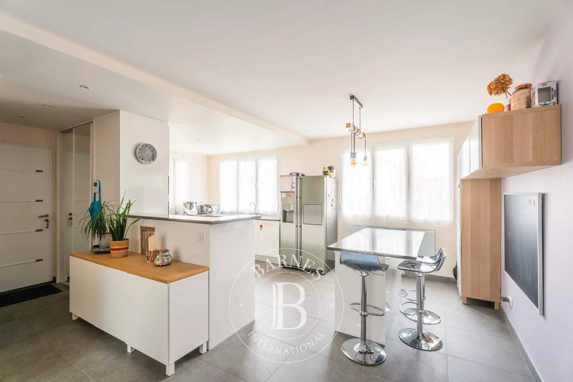 Chatou  - Maison 8 Pièces 5 Chambres