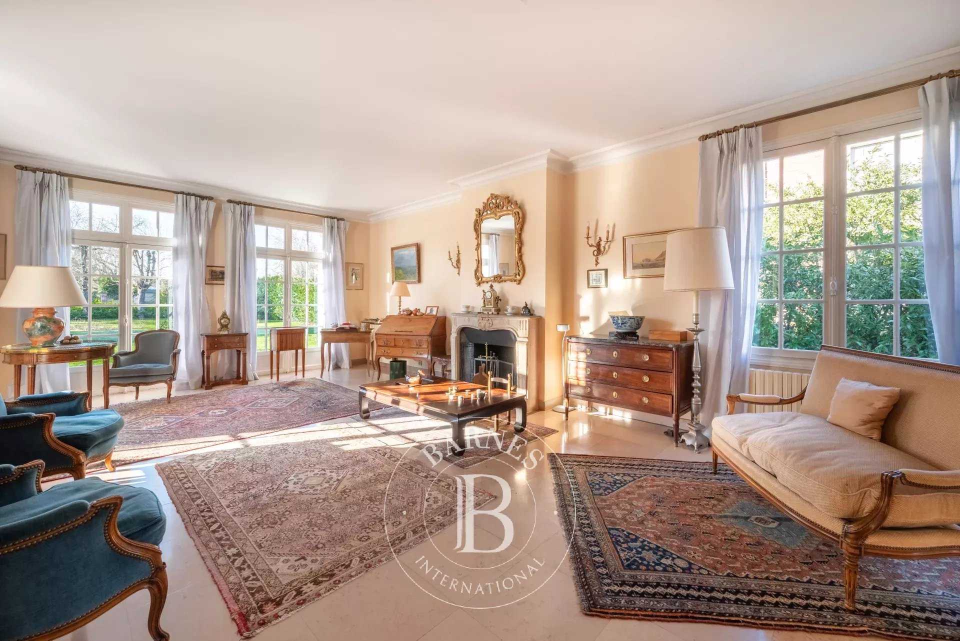 Le Vésinet  - Maison 10 Pièces 7 Chambres