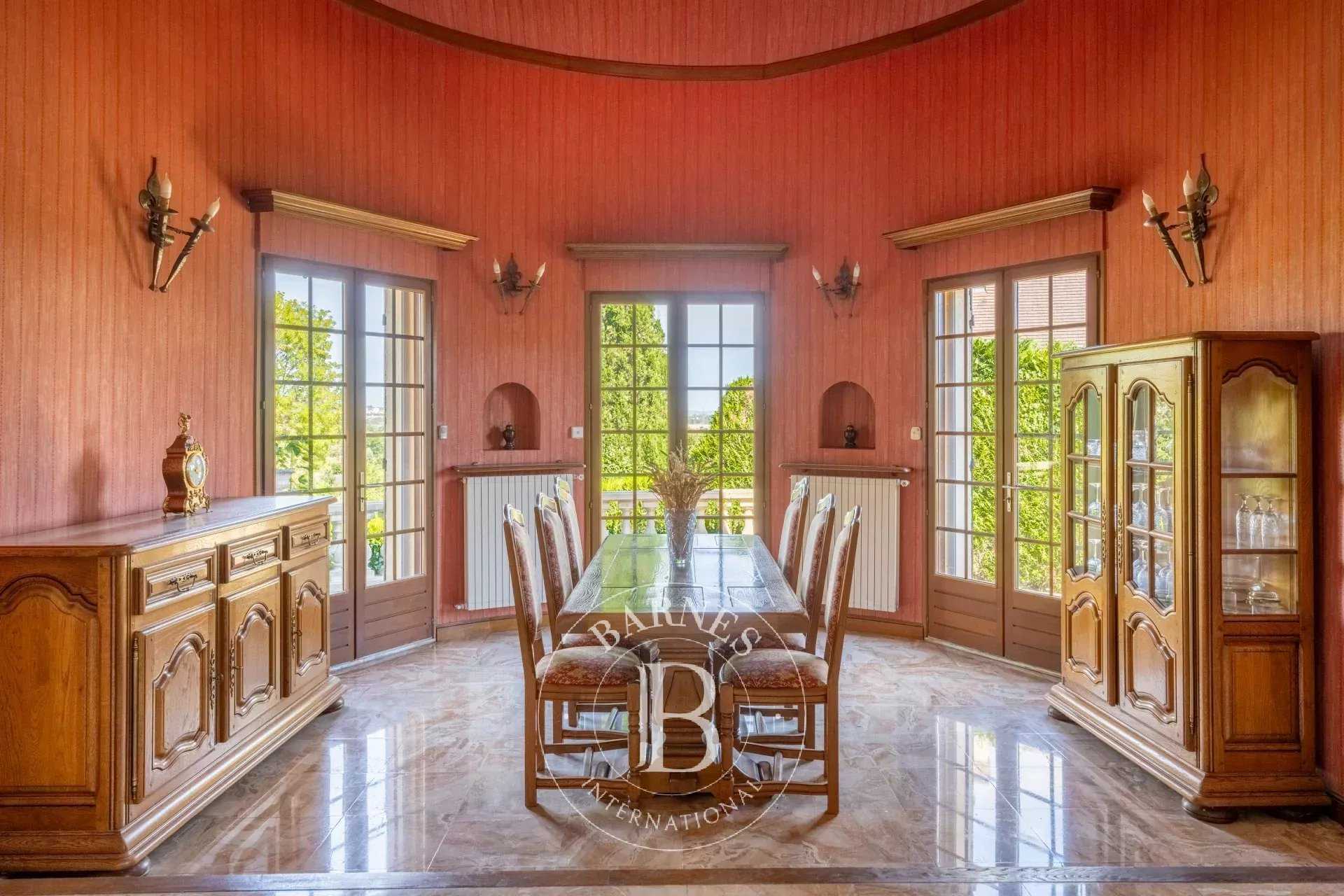 Médan  - Maison 10 Pièces 6 Chambres