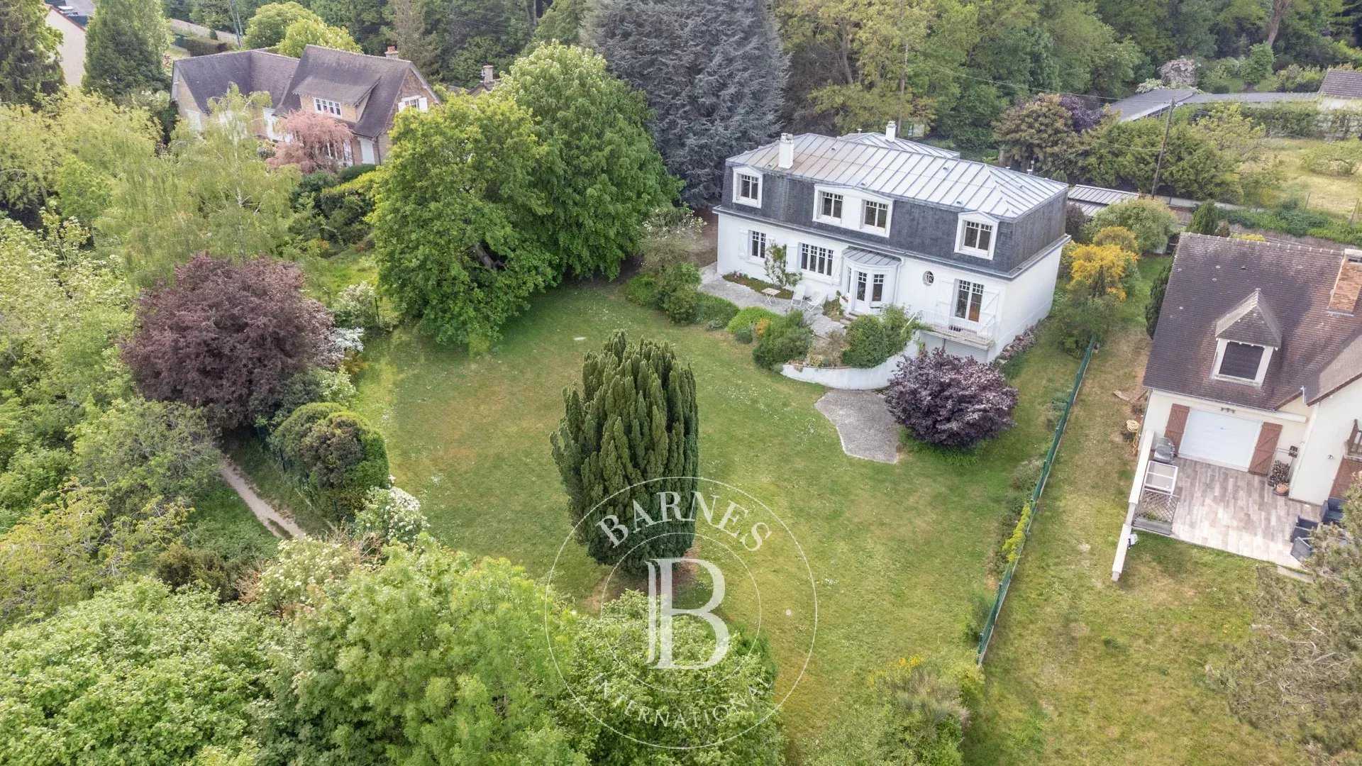 Saint-Germain-en-Laye  - Maison 8 Pi&egrave;ces 6 Chambres